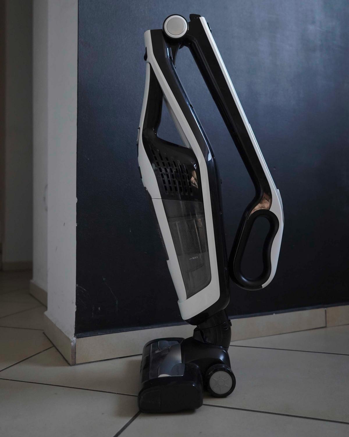 Akku-bodenstaubsauger Mit Led-Licht Und 2in1 Funktion - Schwarz/Weiß, Basics, Kunststoff (60/19/31,5cm) - Rowenta