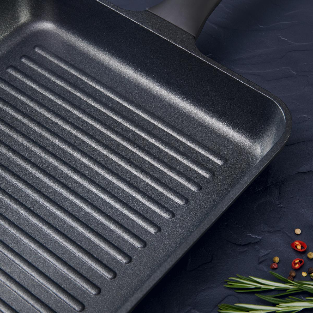 Grilovacia panvica Black Line, 28/28cm - čierna, Konventionell, kov/plast (28/28/5cm) - Gourmesto