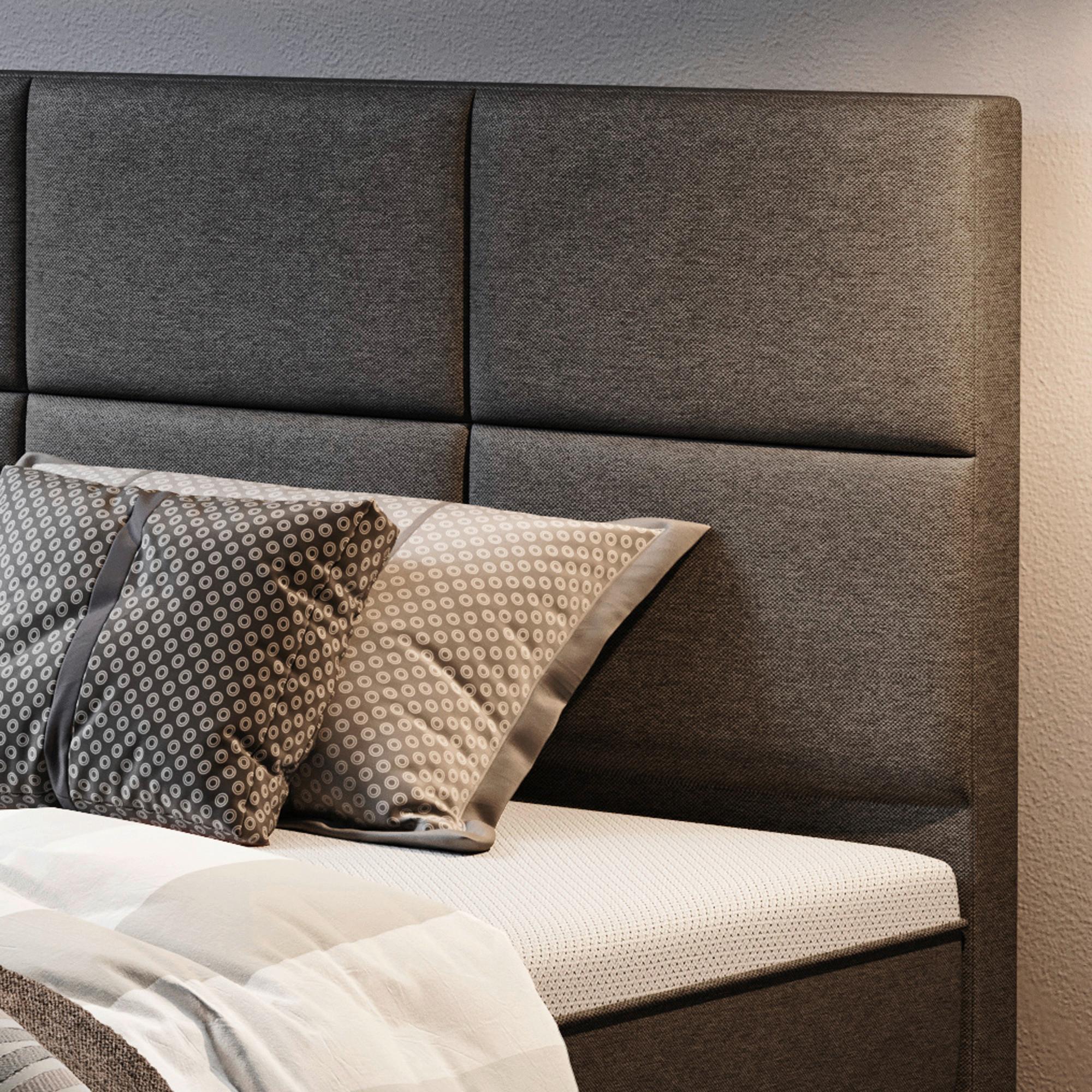 Boxspringbett mit gepolstertem Kopfteil