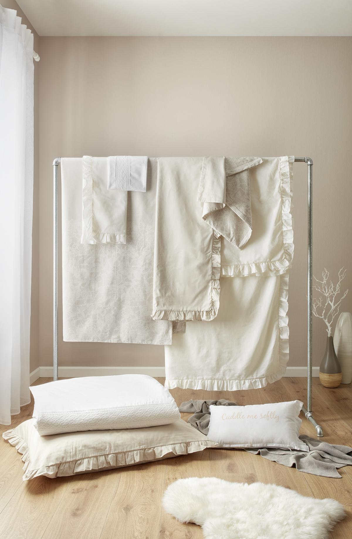 POSTEĽNÁ BIELIZEŇ Ruschen, 70/90 140/200cm - piesková, Romantik / Landhaus, textil (140/200cm) - Zandiara
