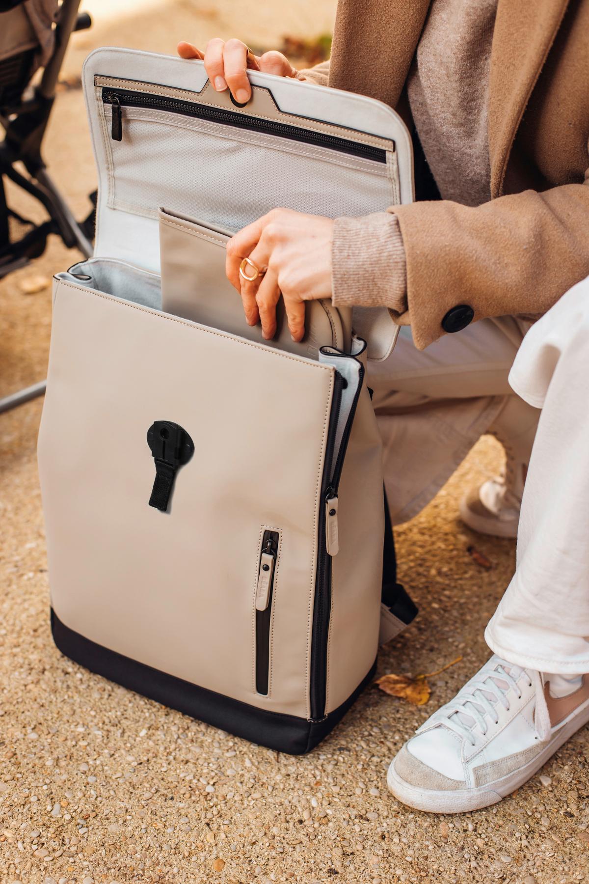Wickelrucksack Oslo Clay Beige, B: 34 cm - Beige/Hellgrau, KONVENTIONELL, Kunststoff (34/15/43cm) - Beaba