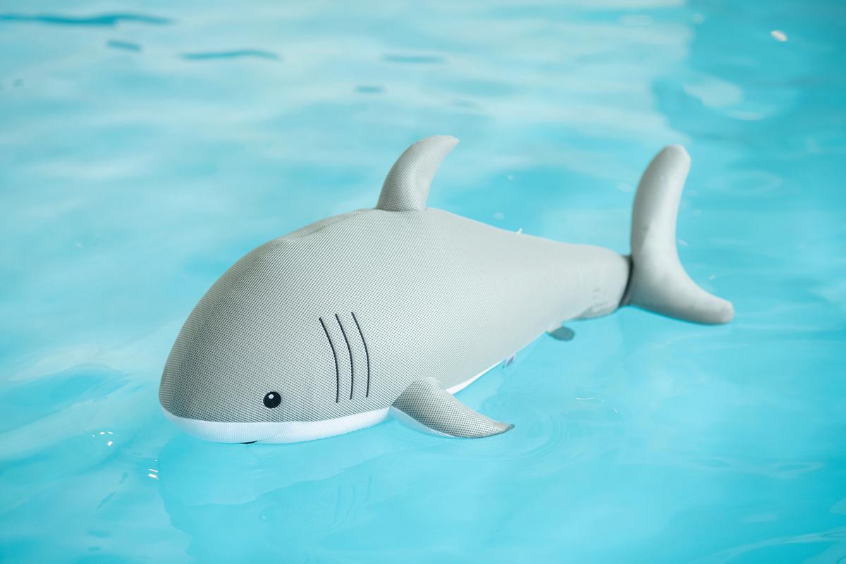 Schwimmtier Hai Grau, L/B/H: 45x111x38cm - Grau, KONVENTIONELL, Textil (45/111/38cm)