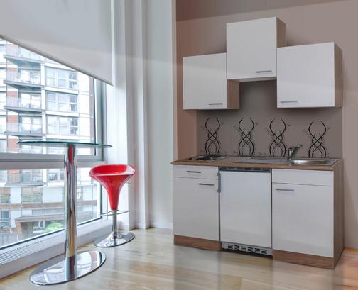 Praktische Miniküche mit weißen Fronten und Korpus in Eiche Dekor Praktische Miniküche mit weißen Fronten und Korpus in Eiche Dekor