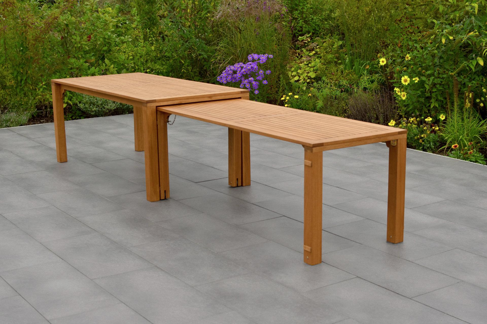 Gartentisch FLEX von Ambia Garden aus Eukalyptusholz in Natur Milieu ausziehbar