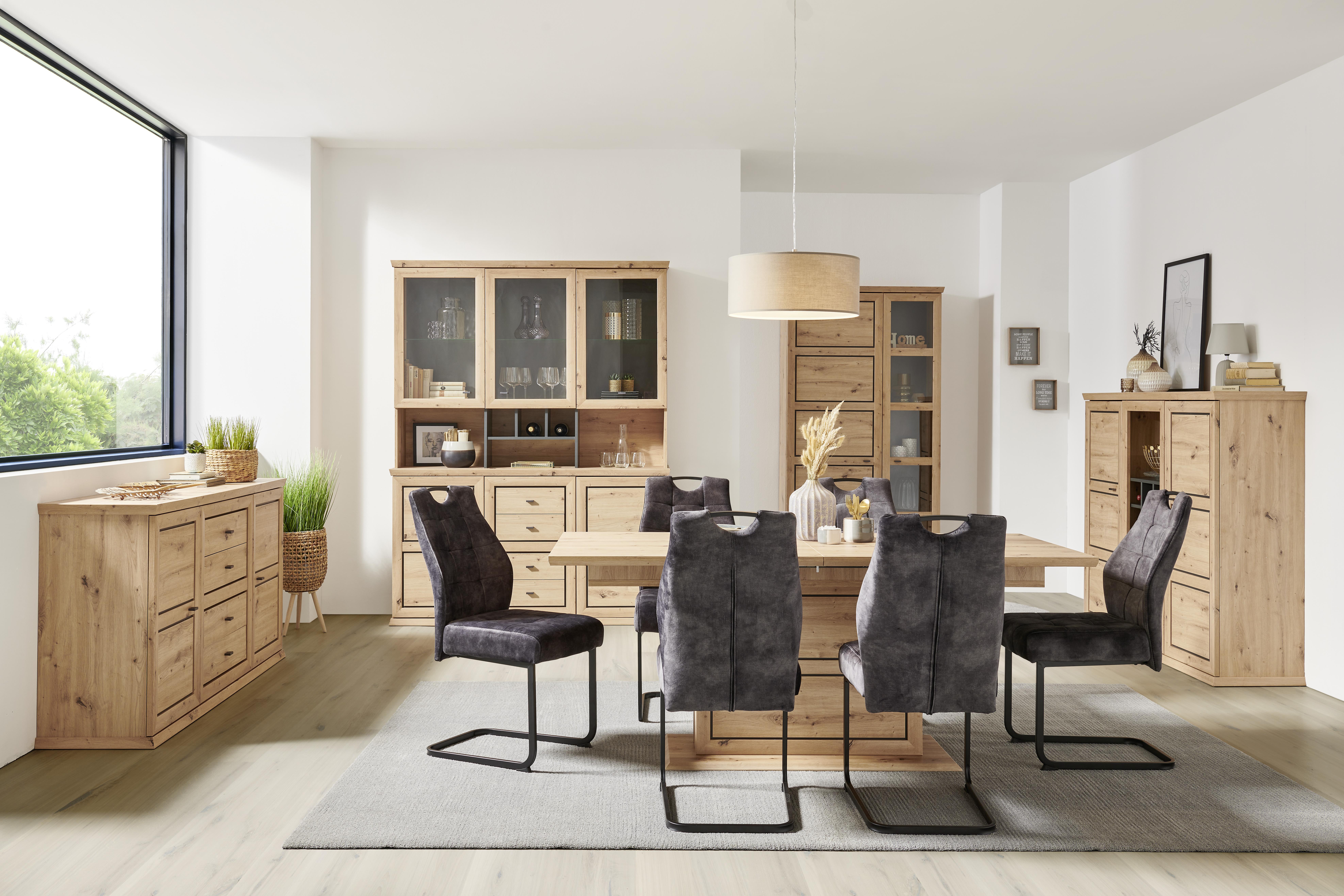 Modernes helles Sideboard mit viel Stauraum