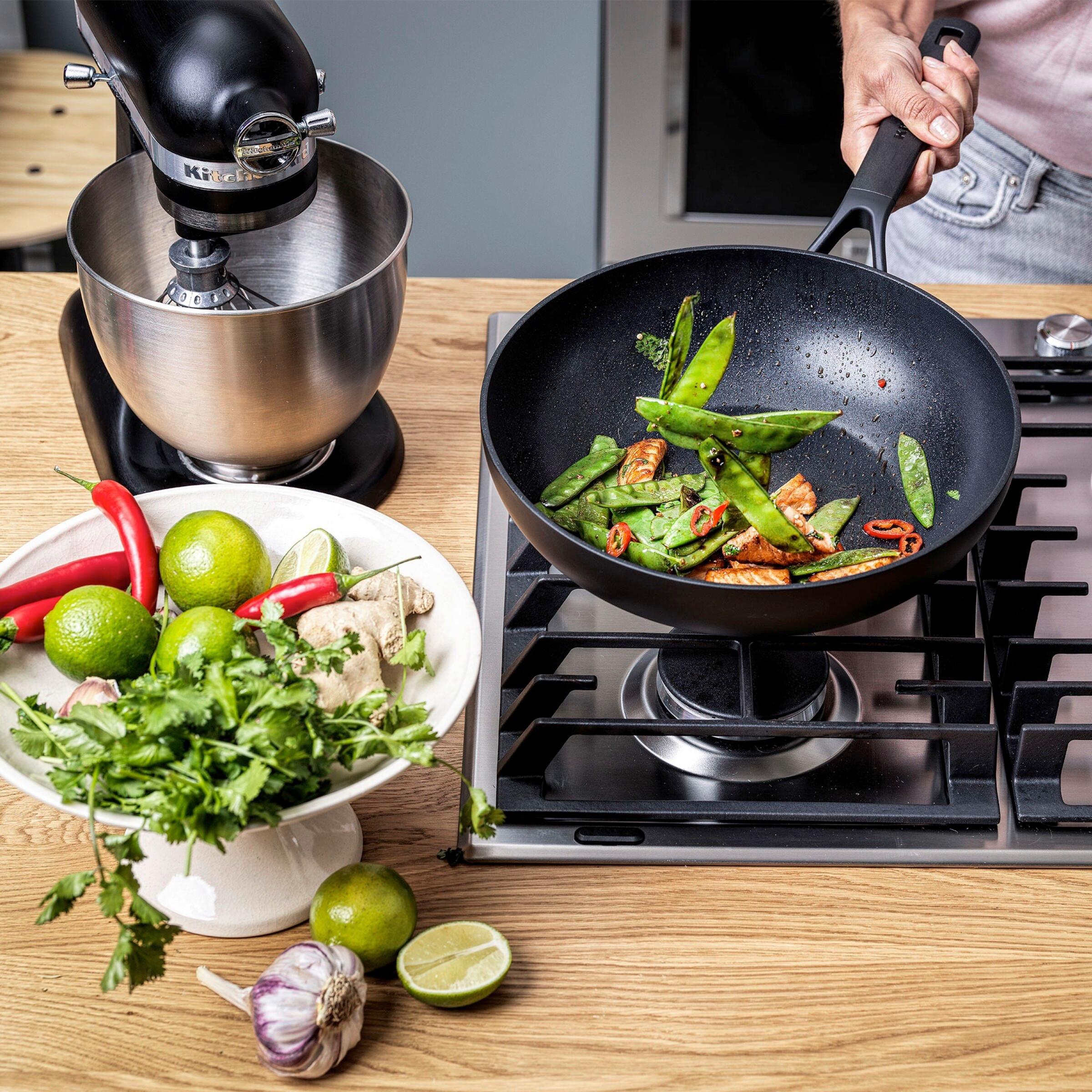 Wok Classic Forged Schwarz D: 28 Cm - Schwarz, Basics, Kunststoff/Metall (28cm) - Kitchenaid