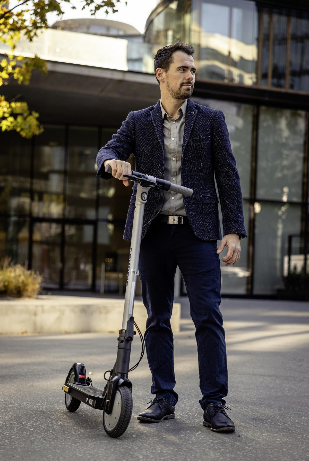 E-scooter Klappbar Inkl. Digitaler Tachoanzeige - Schwarz/Grau, Basics, Kunststoff/Metall (116/43/114,5cm) - Grundig
