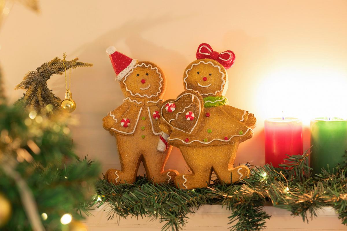 Weihnachtsfigur Lena - Rot/Braun, KONVENTIONELL, Kunststoff (15/6/23cm) - Luca Bessoni