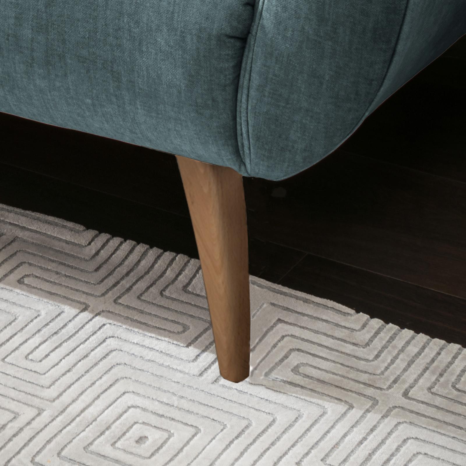 Sofa mit Kissen und echtem Rücken