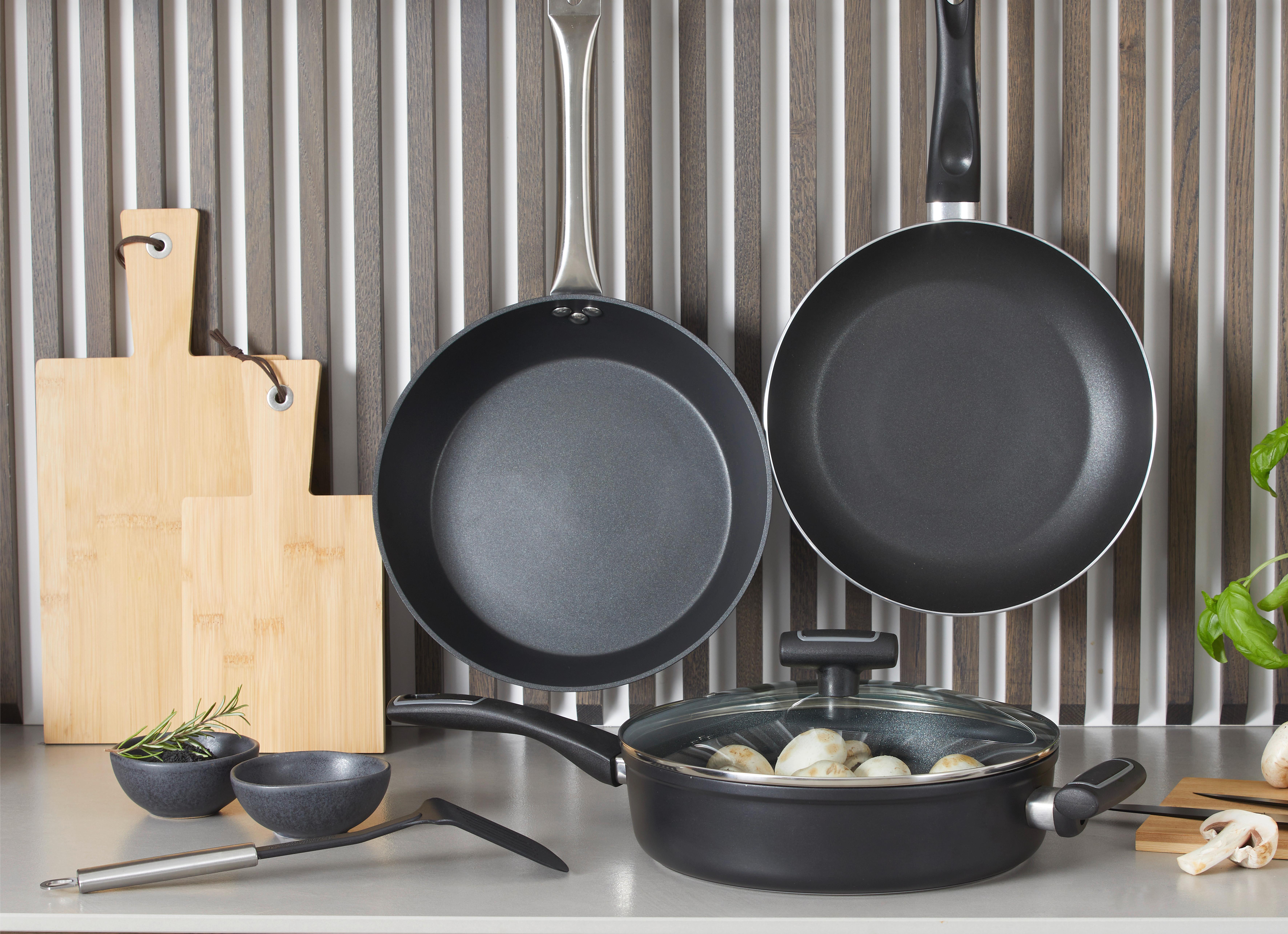 Panvica Classic, Ø: 24cm - čierna/strieborná, Konventionell, kov (24/4,7cm) - Modern Living