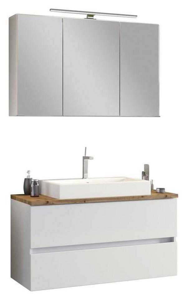 Weißes Badezimmer mit Spiegelschrank & Waschtisch