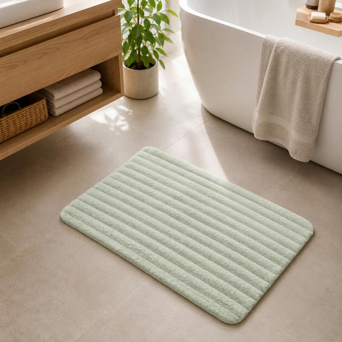 BADEMATTE WHITE ROCK - Mintgrün, MODERN, Textil (45/70cm) - Luca Bessoni
