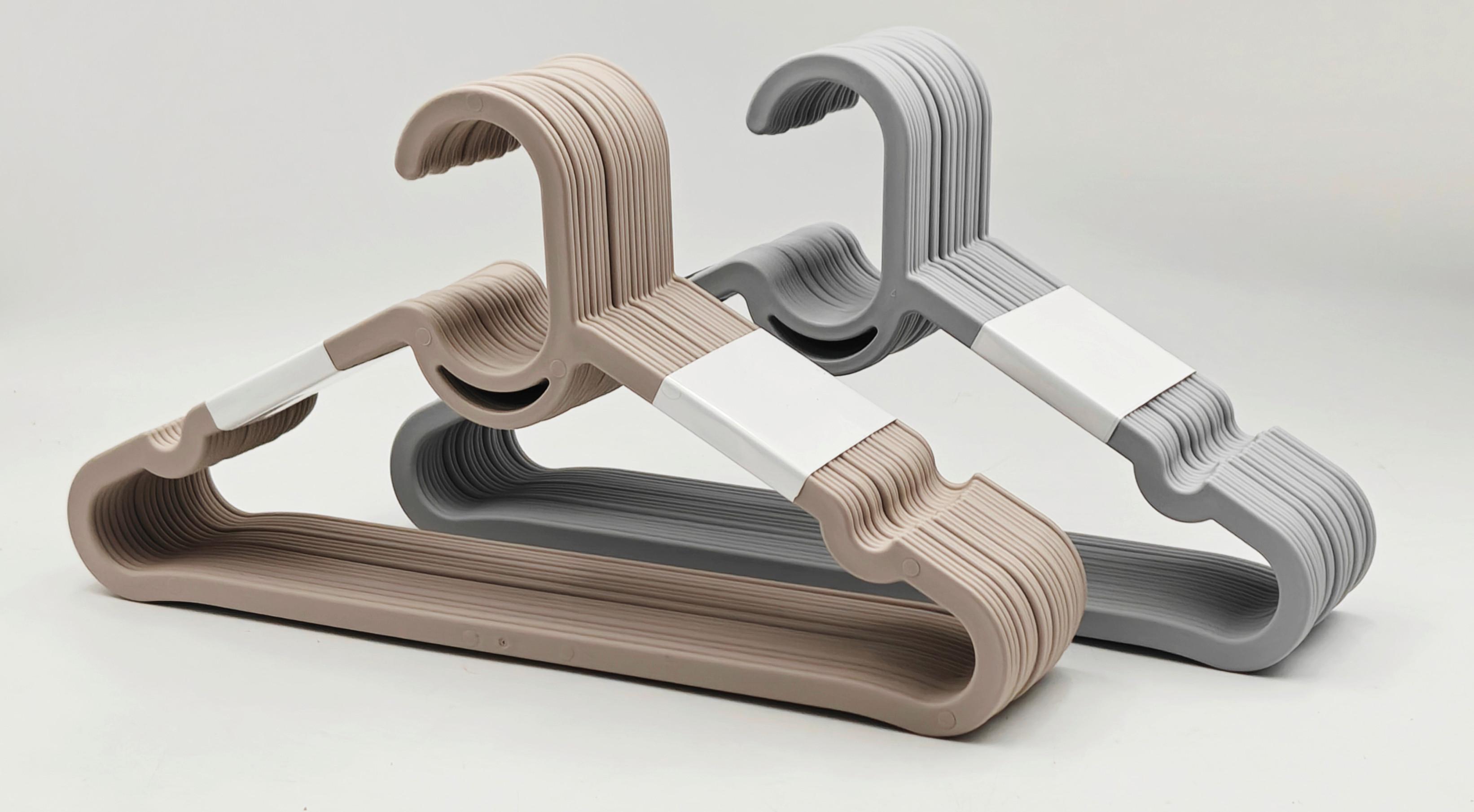 Sada šatních ramínek MARA - 20 PCS - světle šedá/béžová, Moderní, plast (39/20,5/6,3cm) - Mömax