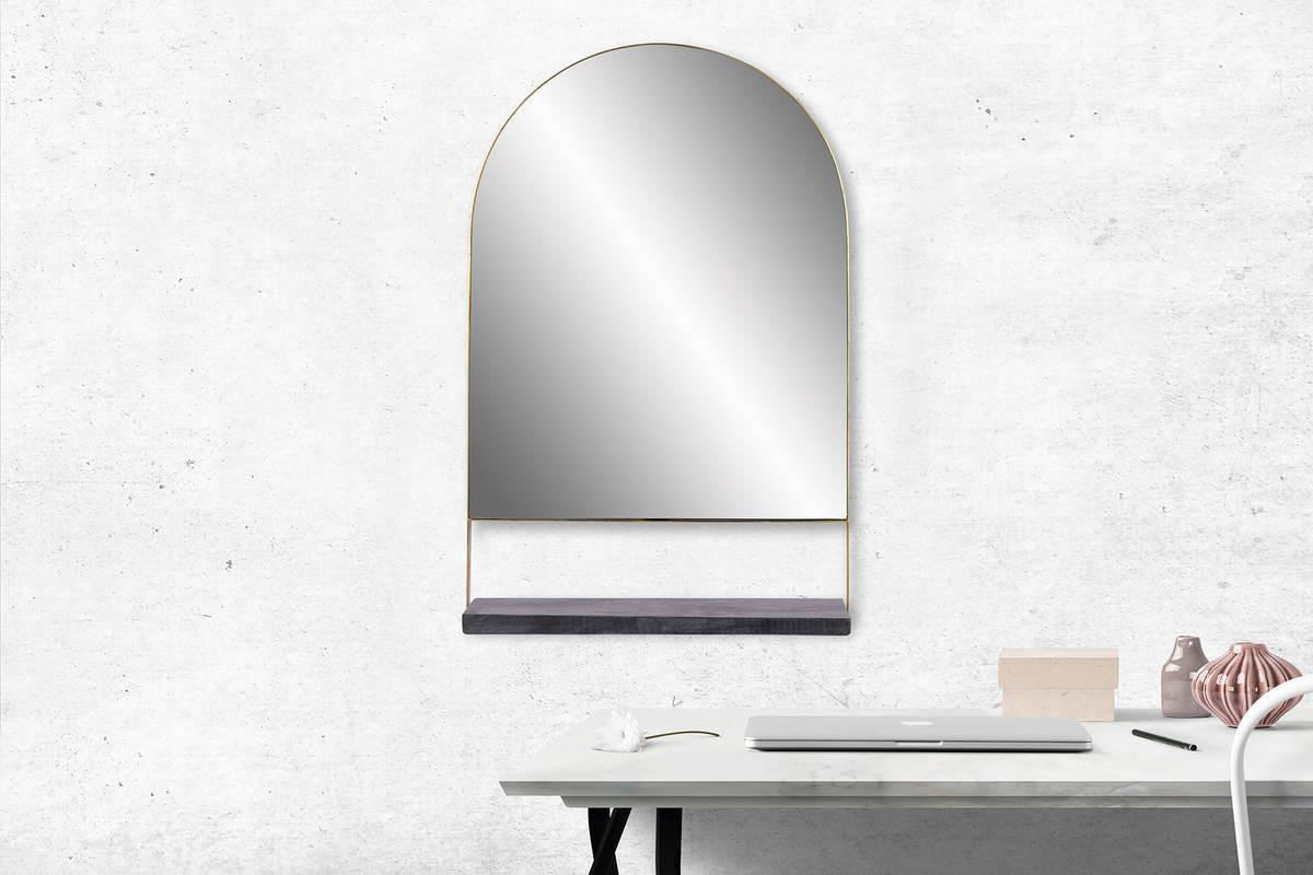 Abgerundeter Wandspiegel mit Marmorablage