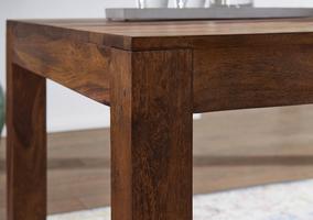 Stabile Konstruktion Esstisch mit eckigen Beinen