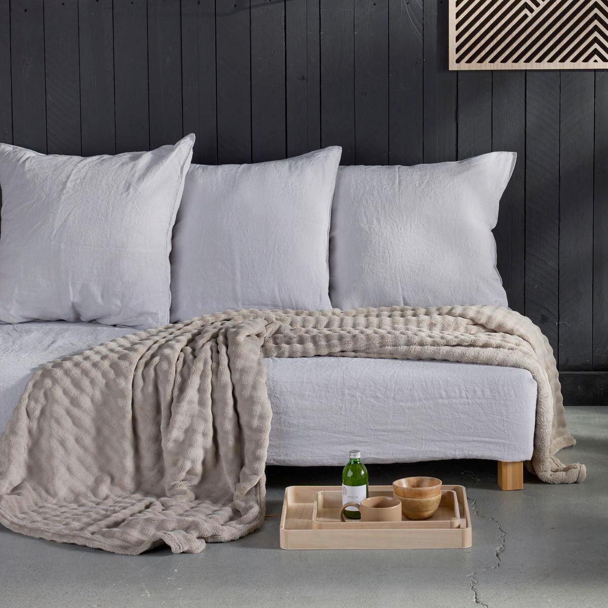 MÄKKÁ DEKA BIEN AU CHAUD - perleťová, Modern, textil (130/180cm)