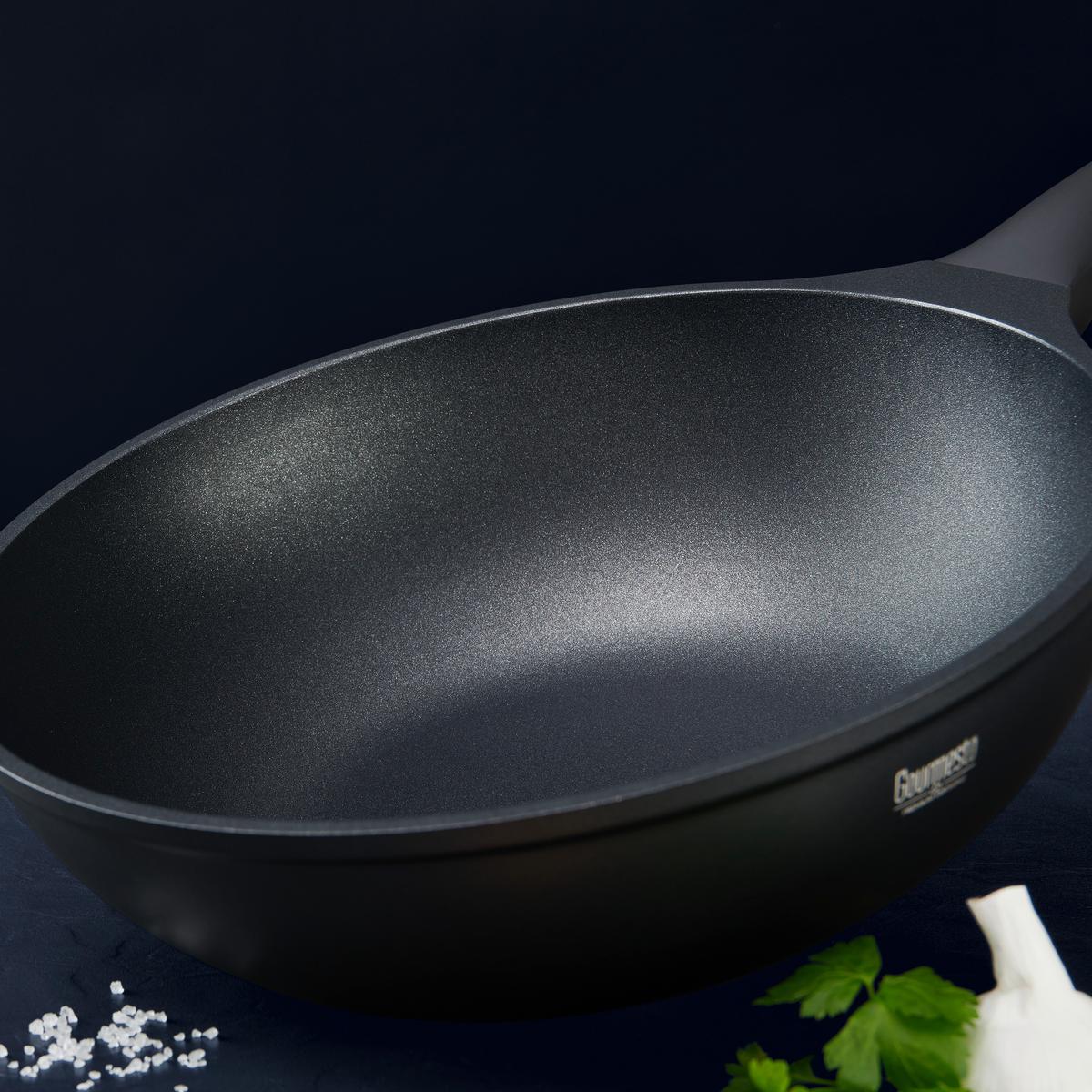 Panvica Wok Black Line, Ø: 30cm - čierna, Konventionell, kov/plast (30/9,5cm) - Gourmesto