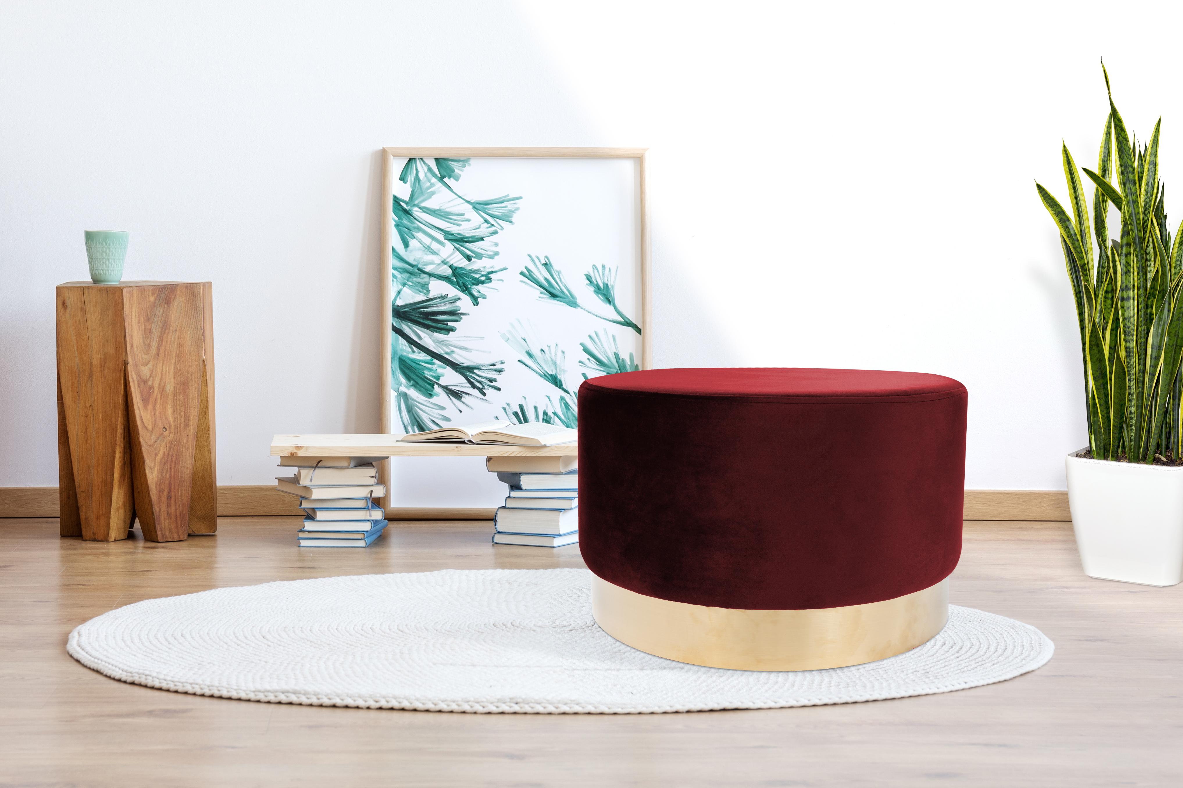 Runder Hocker mit Samtbezug