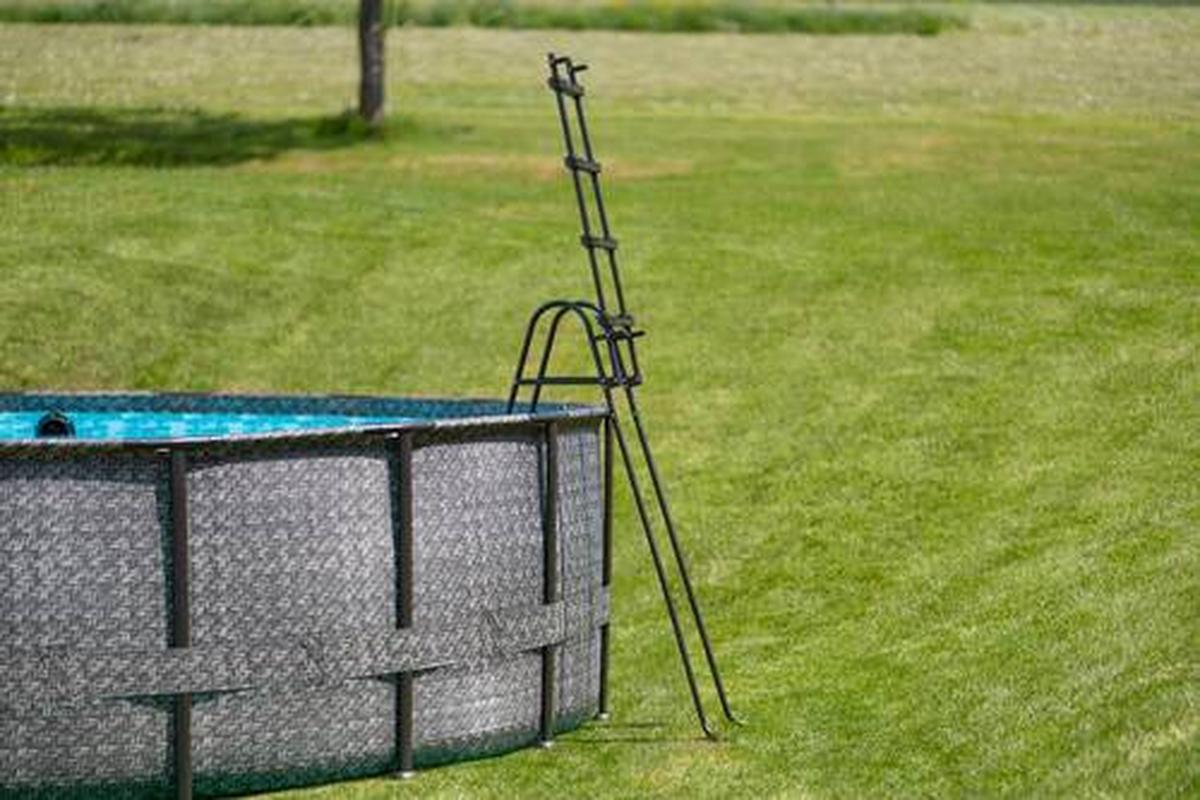 Aufstellpool Rund mit Leiter D: 549 cm - Grau, KONVENTIONELL, Kunststoff (549/132cm)