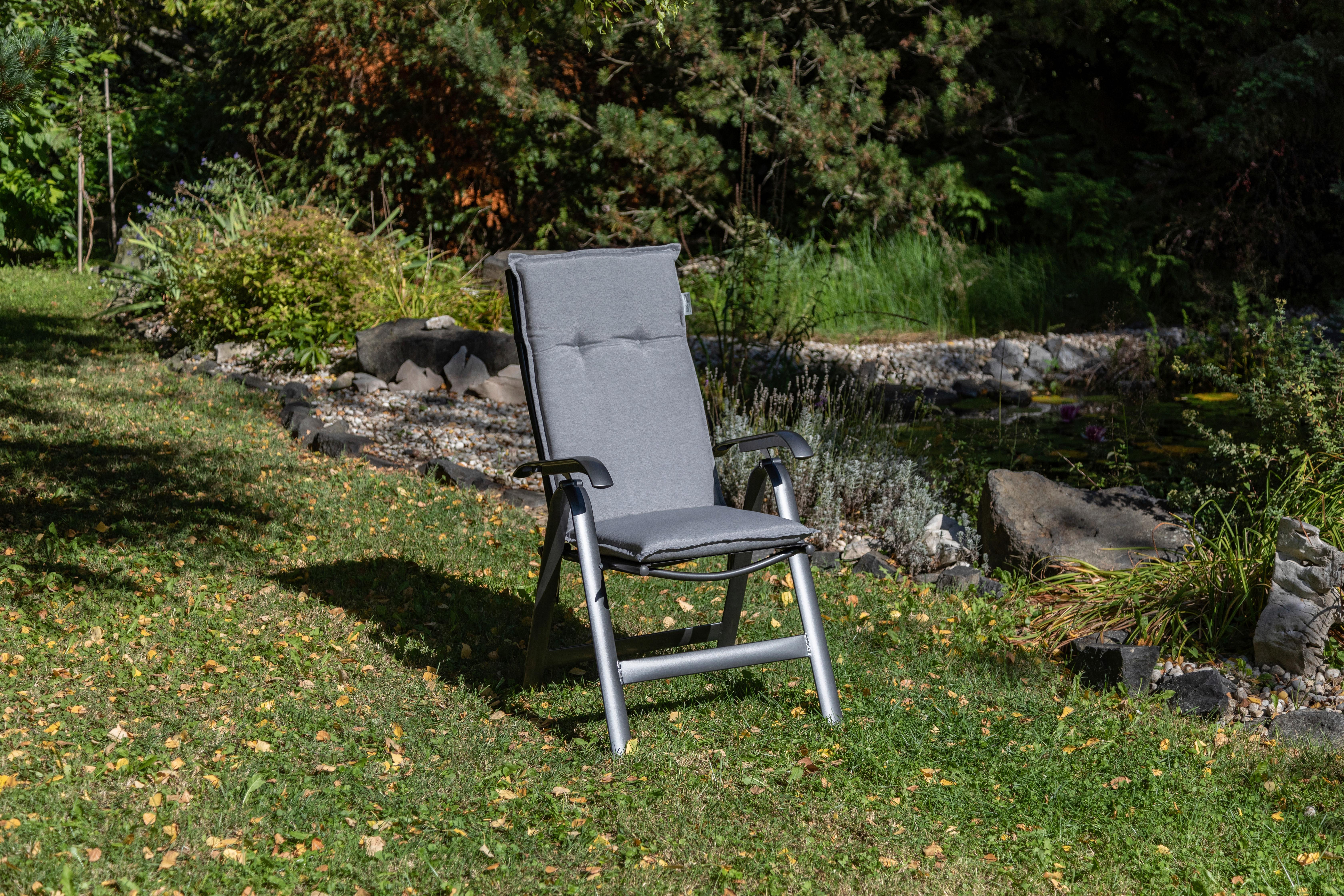 Hellgraue Sesselauflage für Hochlehner