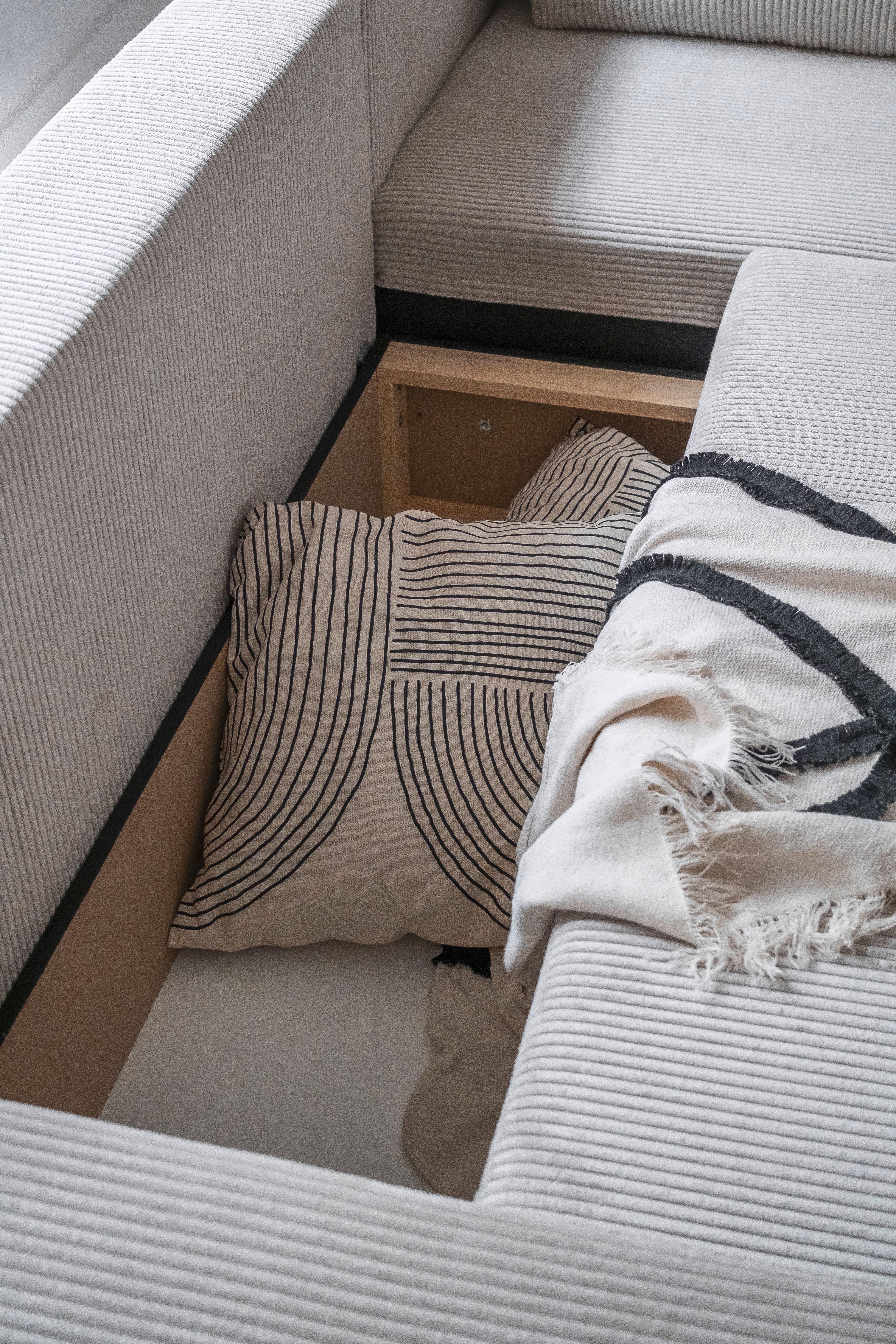 Sedačka OLIVER, pravá, béžová farba - čierna/béžová, Design, textil/plast (247/194cm) - MID.YOU