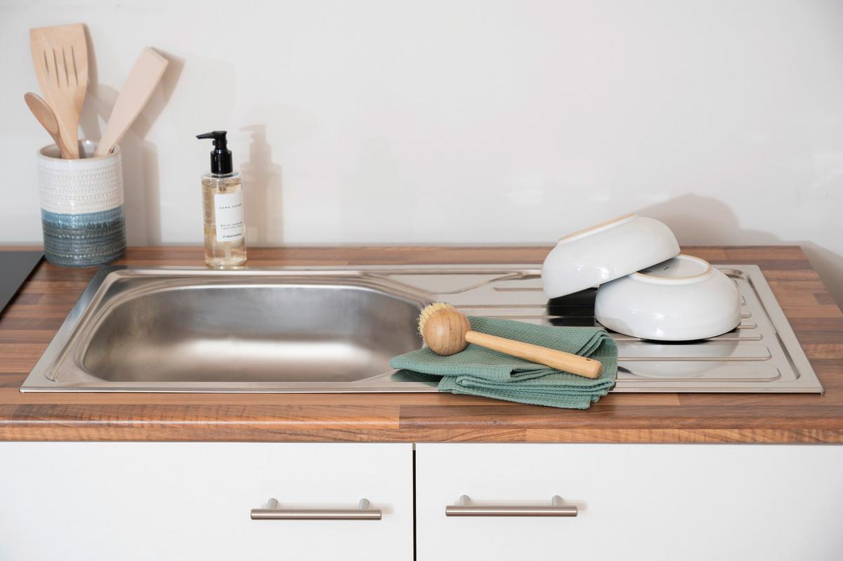 Küchenzeile Economy Mit Geräten 280 Cm Weiß/nussbaum Dekor - Nussbaumfarben/Weiß, Basics, Holzwerkstoff (280cm) - Respekta