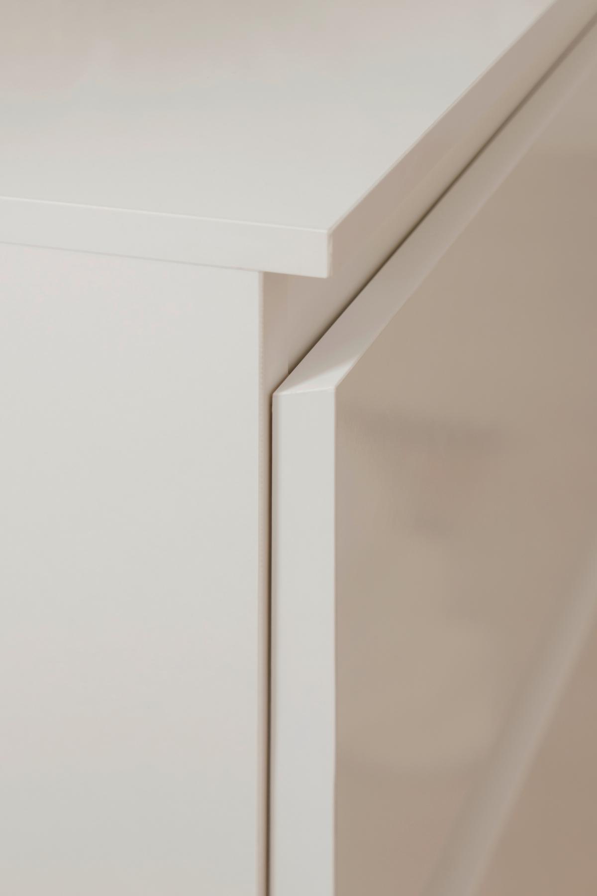 Highboard Capetown Weiß HG B: 116 cm - Weiß Hochglanz/Silberfarben, Trend, Glas/Holzwerkstoff (116/126/40cm)