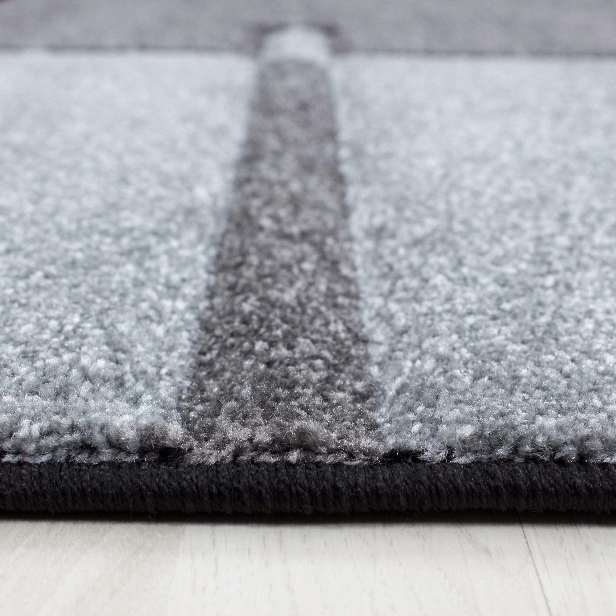 Kleiner dunkler Teppich gut kombinierbar