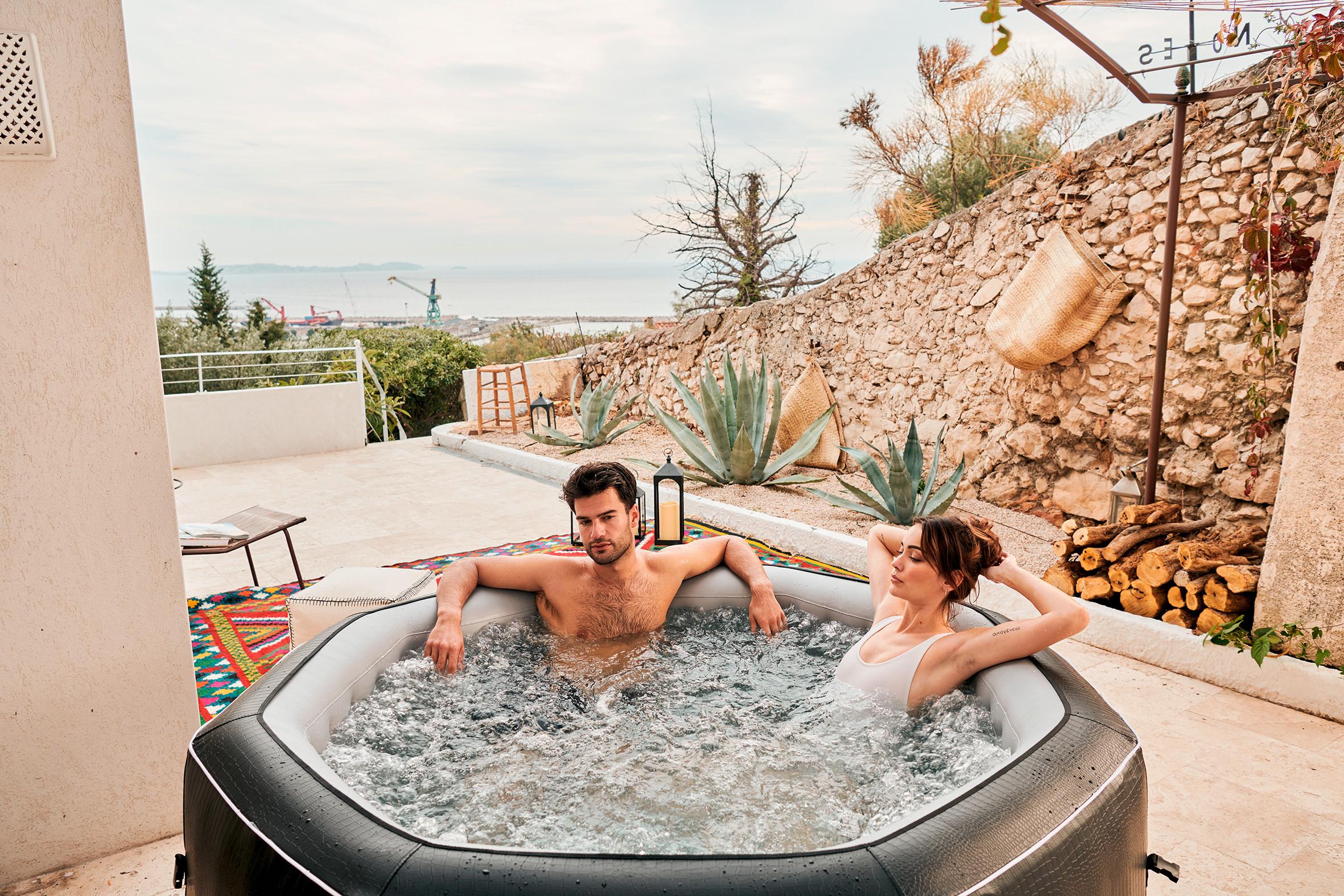 Aufblasbarer Whirlpool in Schwarz