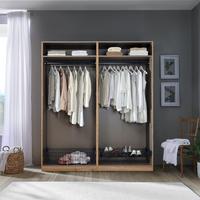 Innenausstattung mit Kleiderstangen, Wäschekorb und Schuhauszug Innenausstattung mit Kleiderstangen, Wäschekorb und Schuhauszug