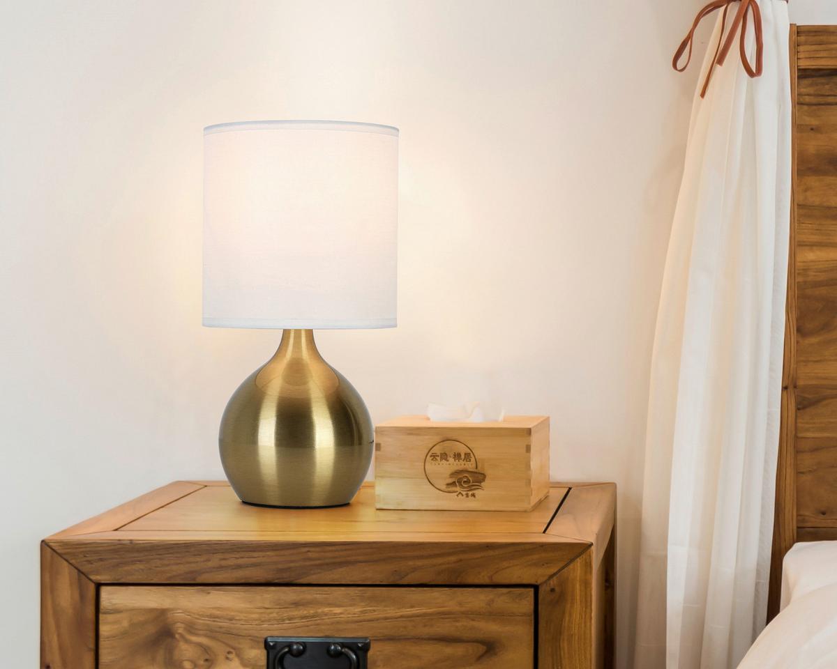 STOLNÍ LAMPA IRTI - bílá/barvy mosazi, Konvenční, kov/textil (15/28,5cm) - Mömax