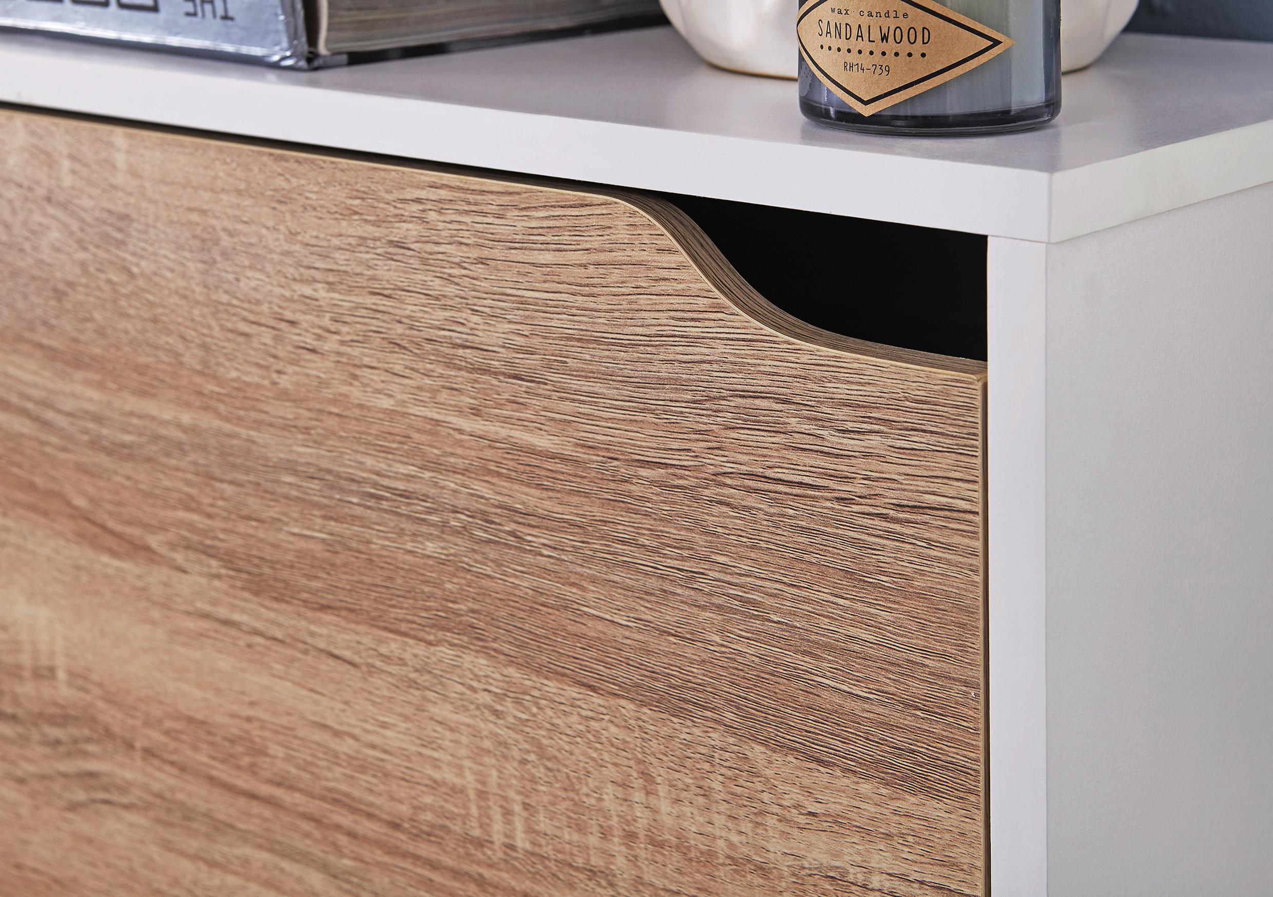 Eichefarbener Schuhkipper mit viel Stauraum