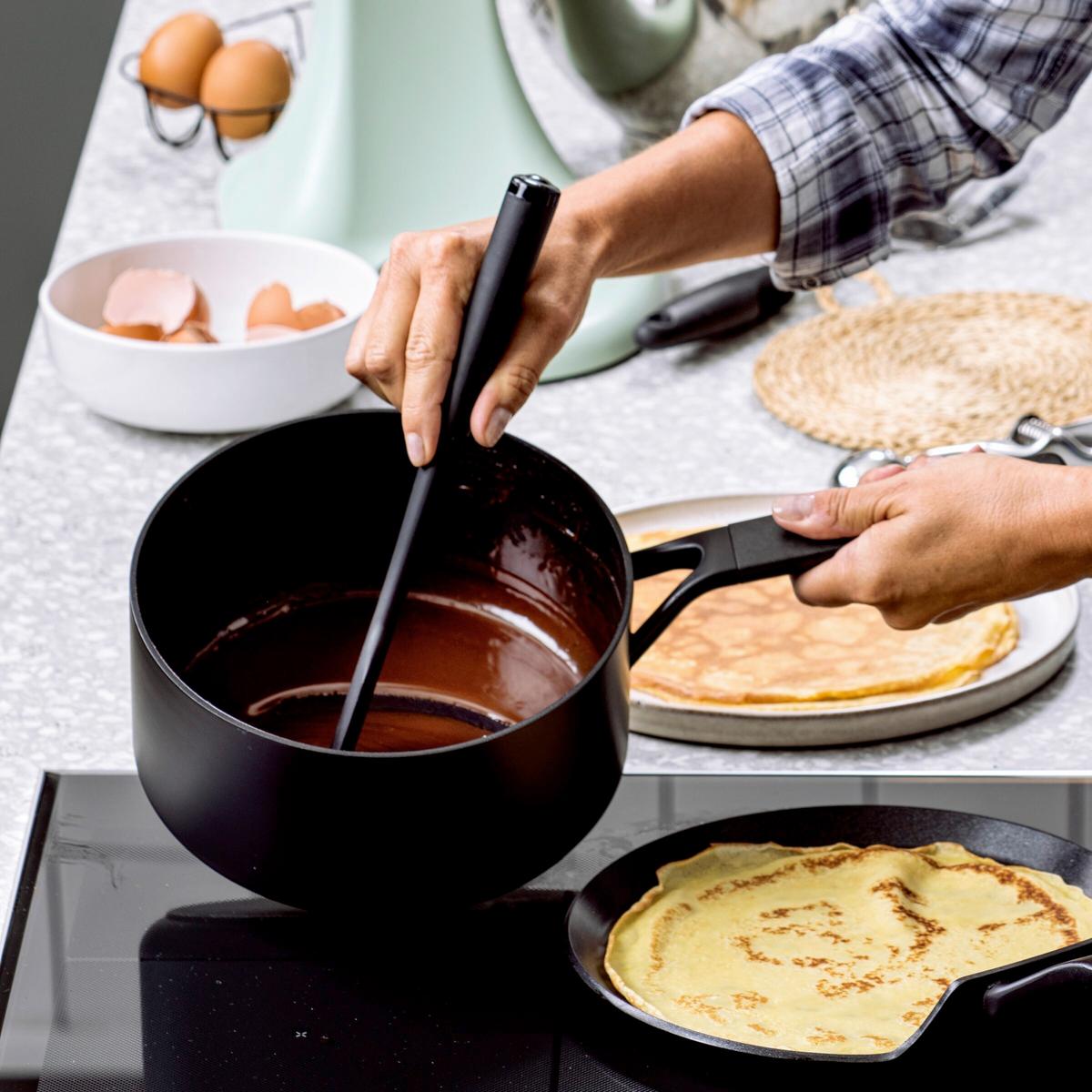 Stielkasserole schwarz, DM 20 cm - Schwarz, Basics, Kunststoff/Metall (20cm) - KitchenAid