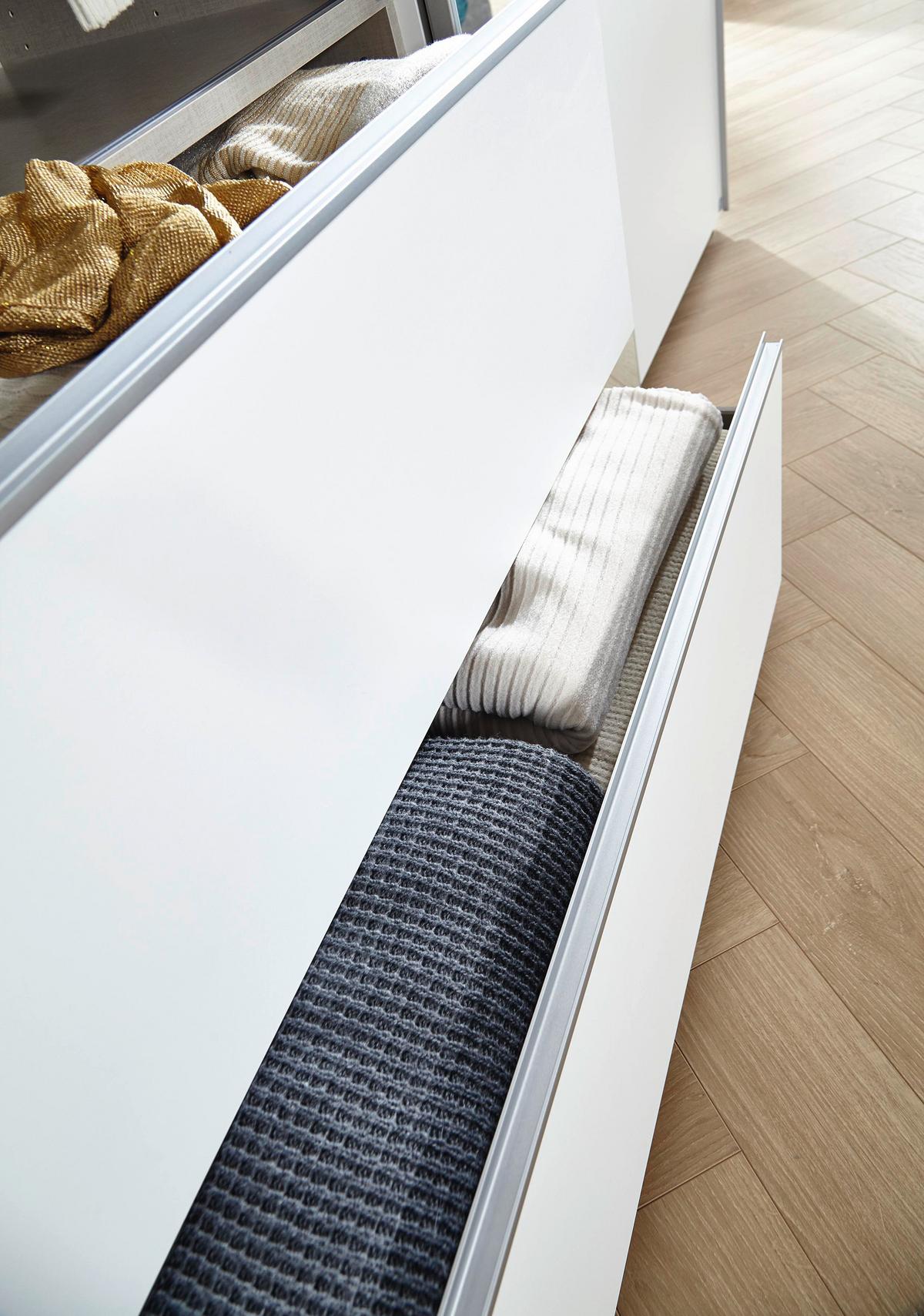 Schwebetürenschrank Stoke Weiß/ Alufarben B: 131 Cm - Alufarben/Weiß, MODERN, Holzwerkstoff (131/210/59cm) - Rauch Möbel