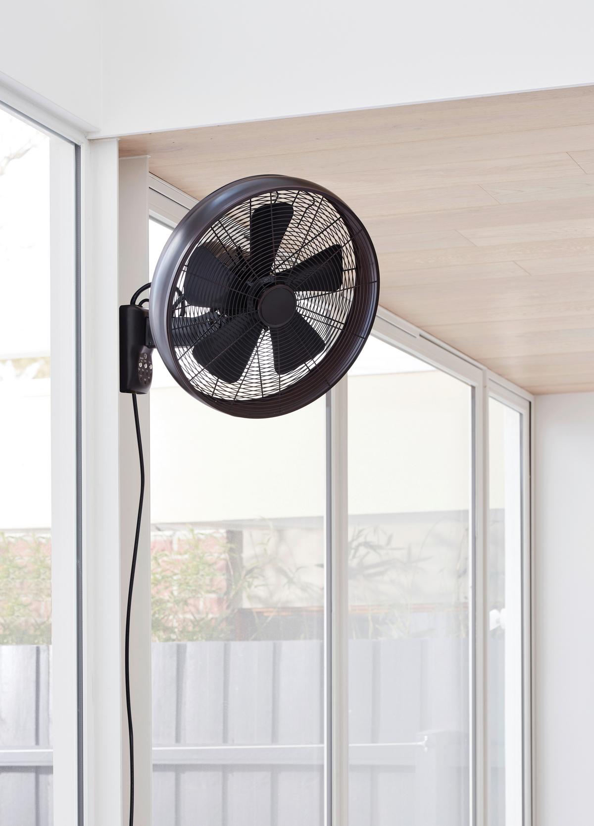 Wandventilator Wall Fan 5- Flügel inkl. Fernbedienung - Schwarz, Basics, Kunststoff/Metall (46/46/40cm) - P & B
