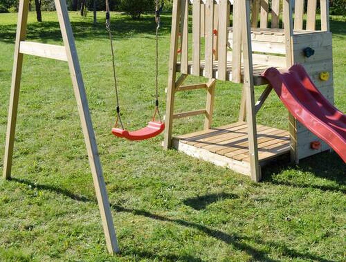 Spielturm Panda Naturfarben/rot, B: 270 Cm - Rot/Naturfarben, KONVENTIONELL, Holz (270/270/290cm)