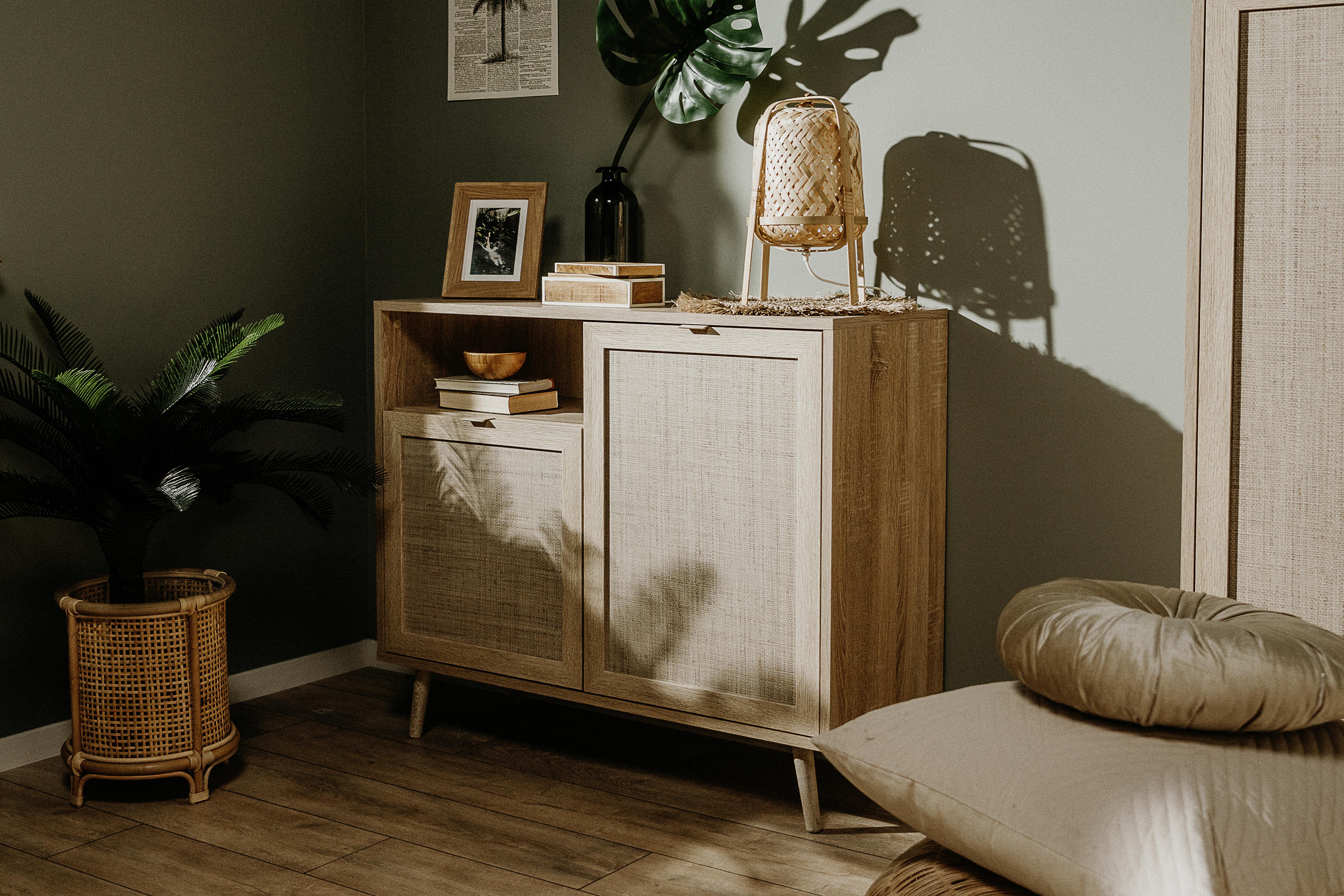 Kommode mit Fronten in Geflechtsoptik