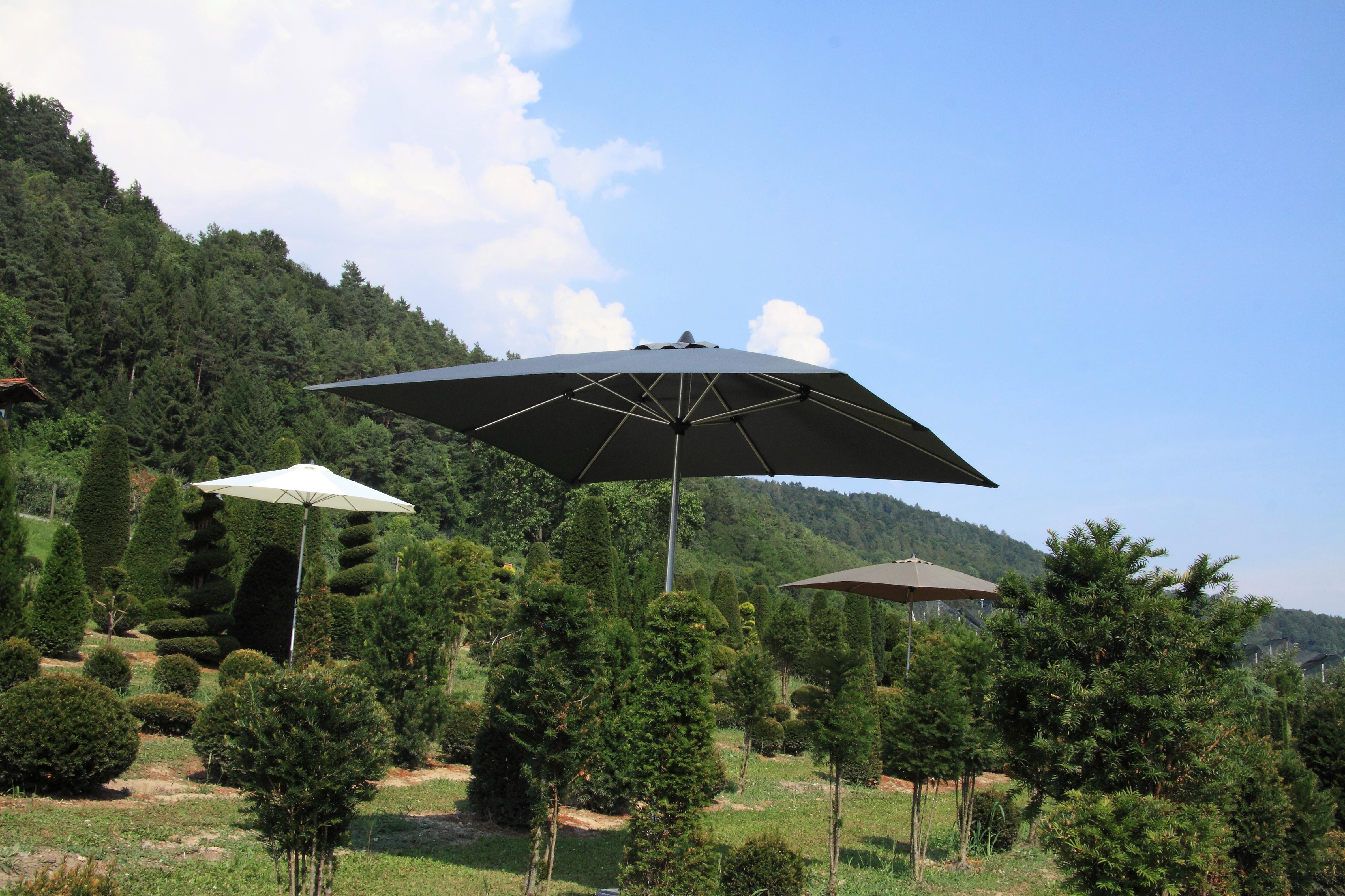 Sonnenschirm mit 270 cm Spannweite