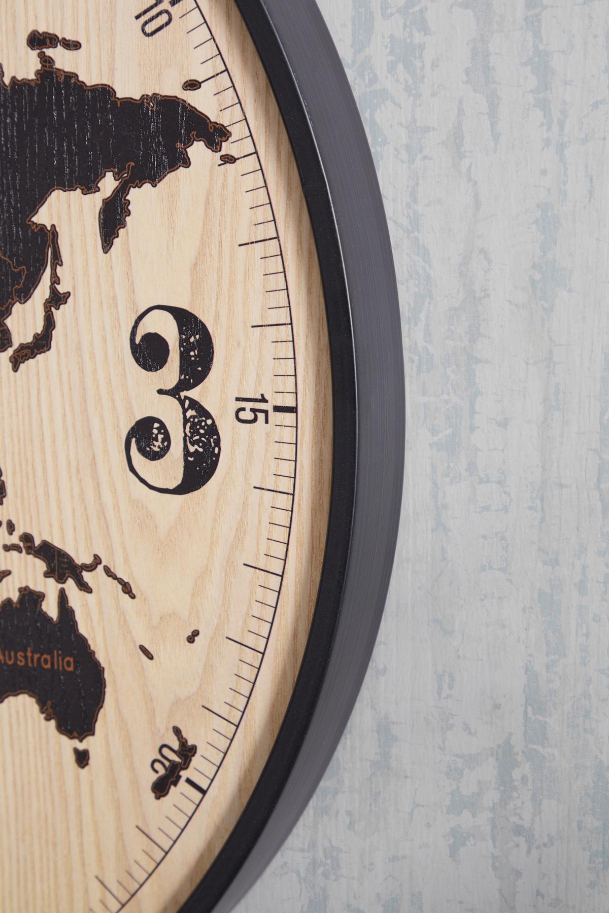 Wanduhr Aras Ø 60 cm Analog Natur/Schwarz Eisen Weltkarte - Schwarz, Basics, Holzwerkstoff/Metall (60cm) - Luca Bessoni