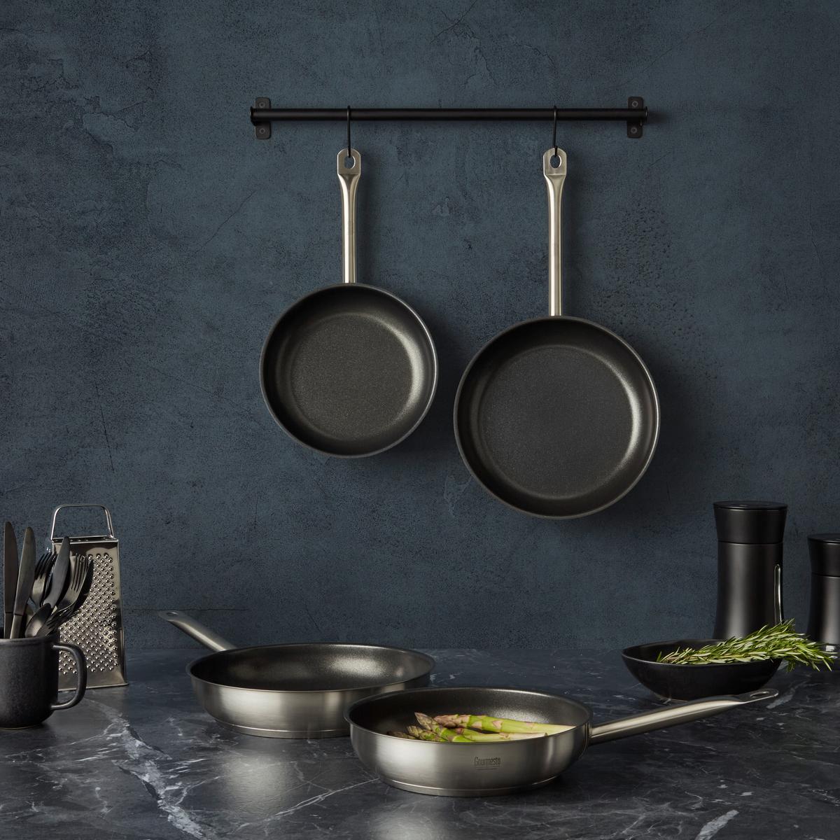 Panvica Silver Line, Ø: 24cm - farba ušľachtilej ocele, Konventionell, kov (24/5,5cm) - Gourmesto
