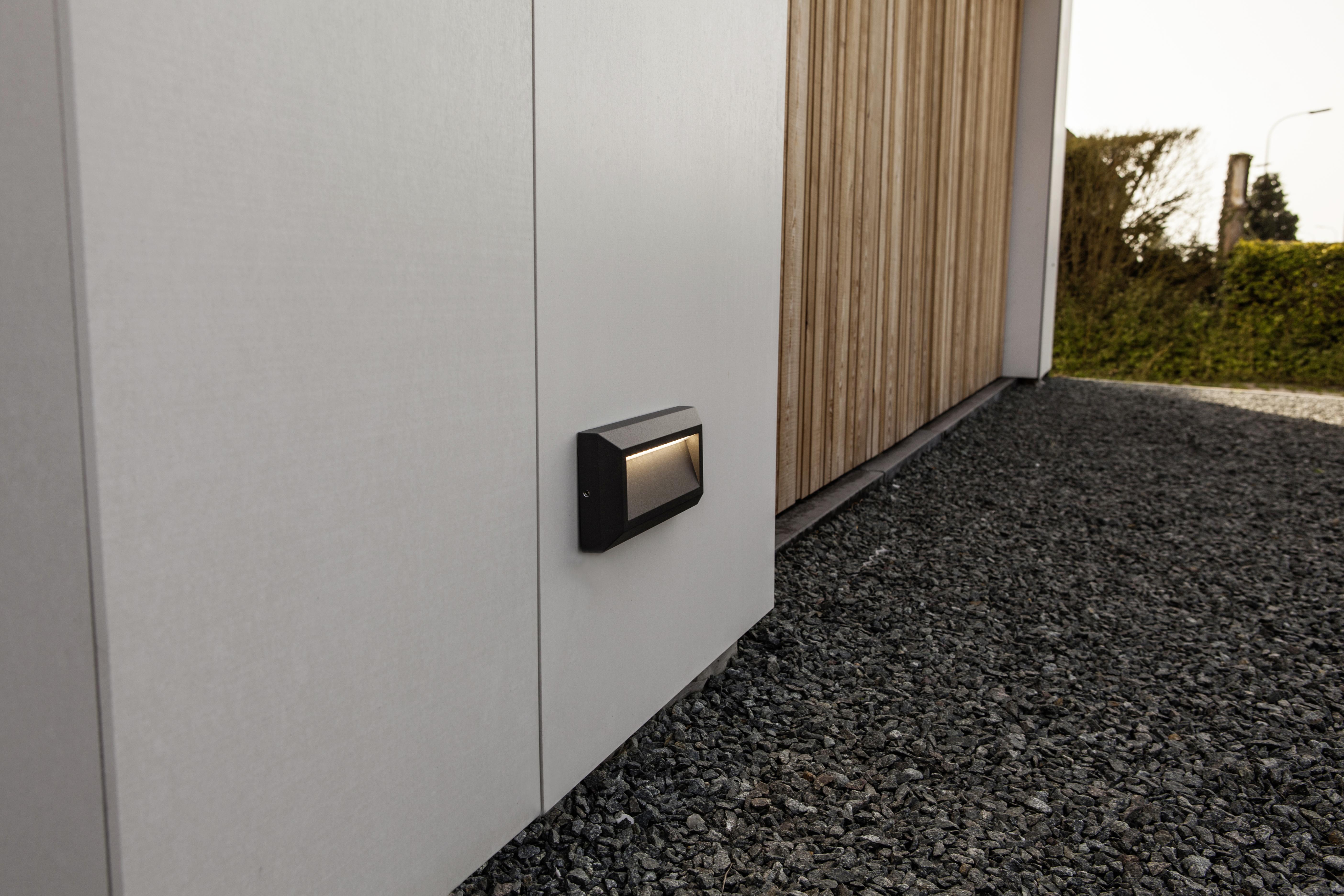 Rechteckige Außenwandleuchte in schlichtem Design