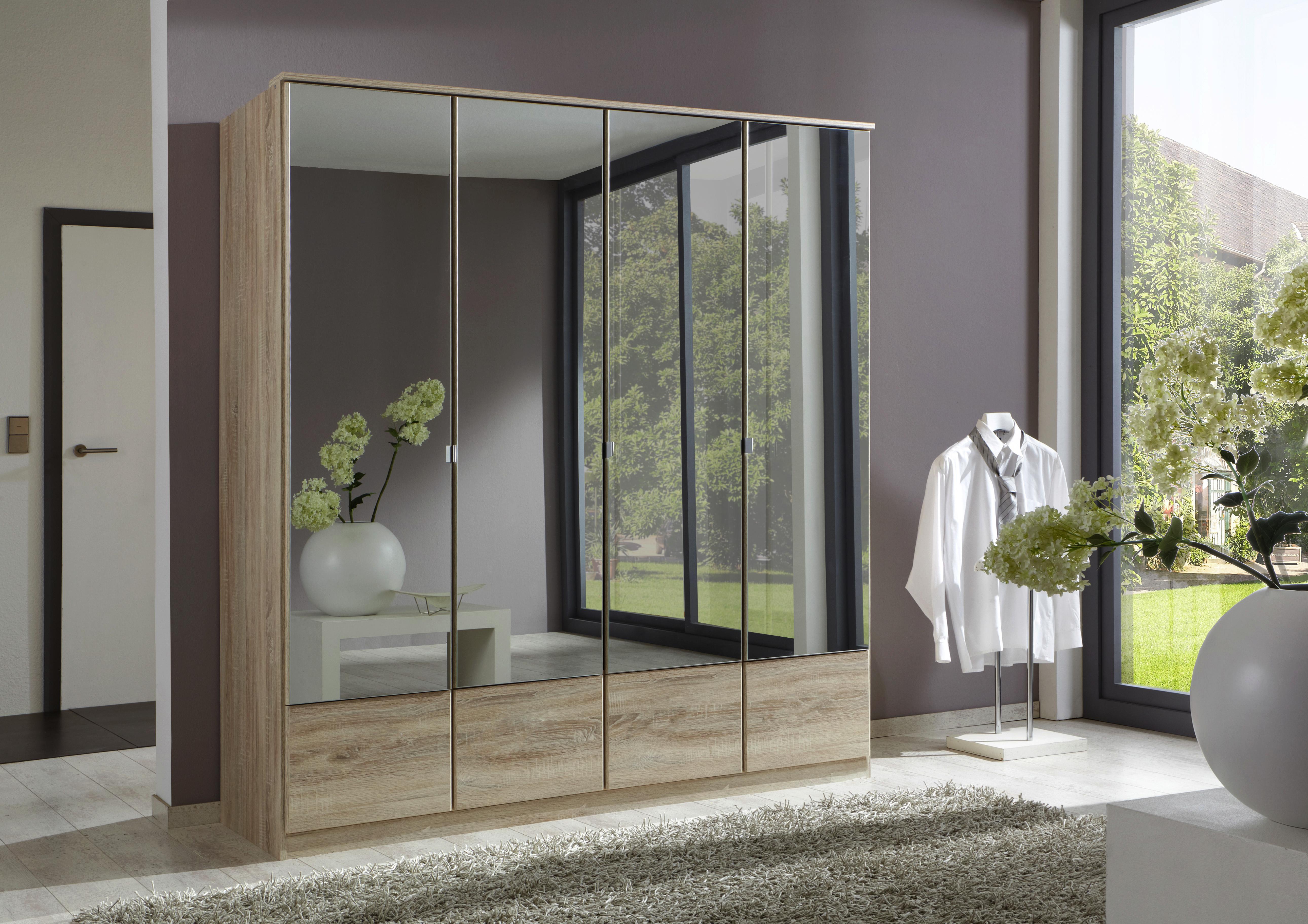 Viertüriger Kleiderschrank mit Spiegeltüren