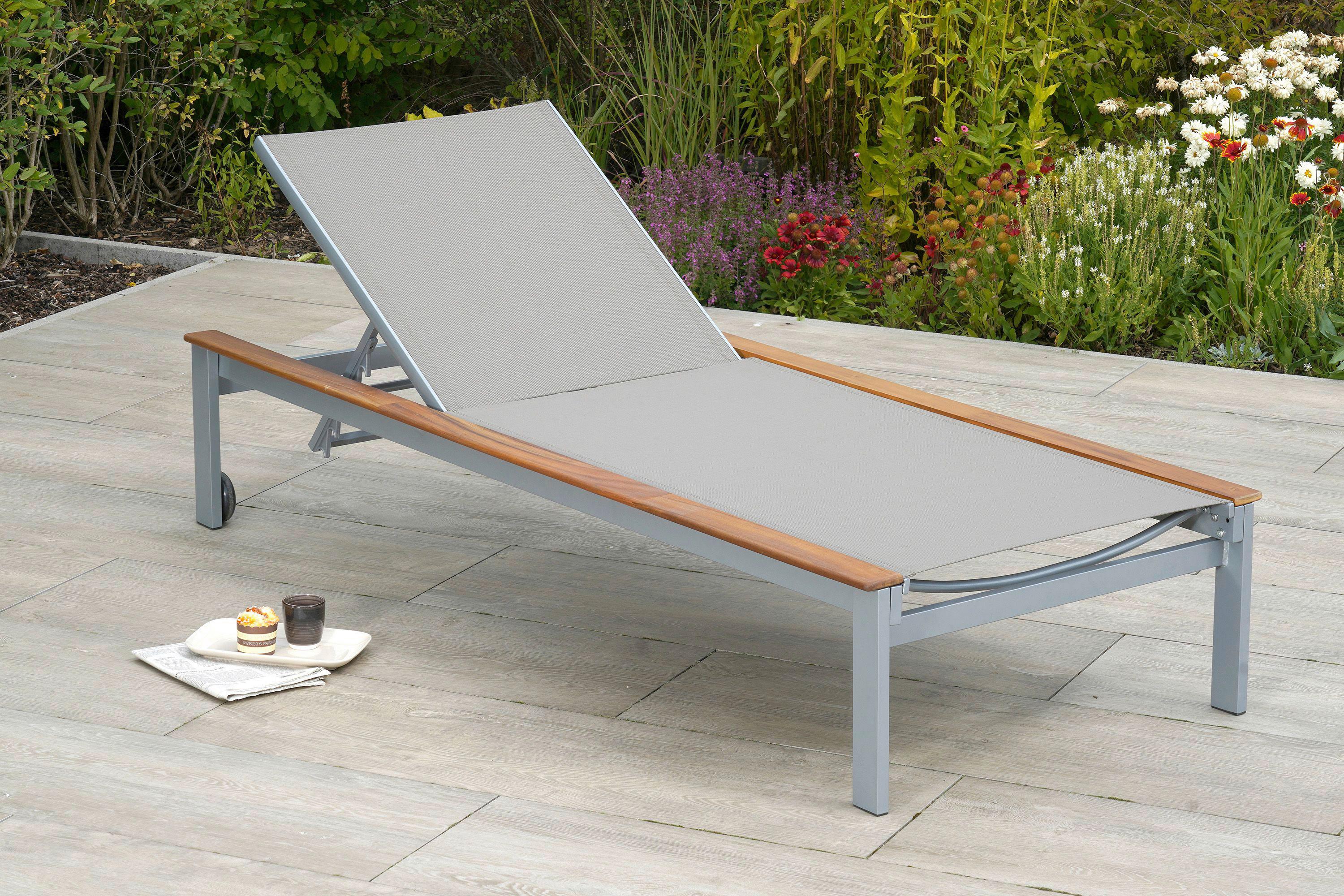 Sonnenliege Naxos Aluminium, Akazie verstellbar - Beige/Silberfarben, MODERN, Holz/Metall (198/103/84cm) - Gardenson