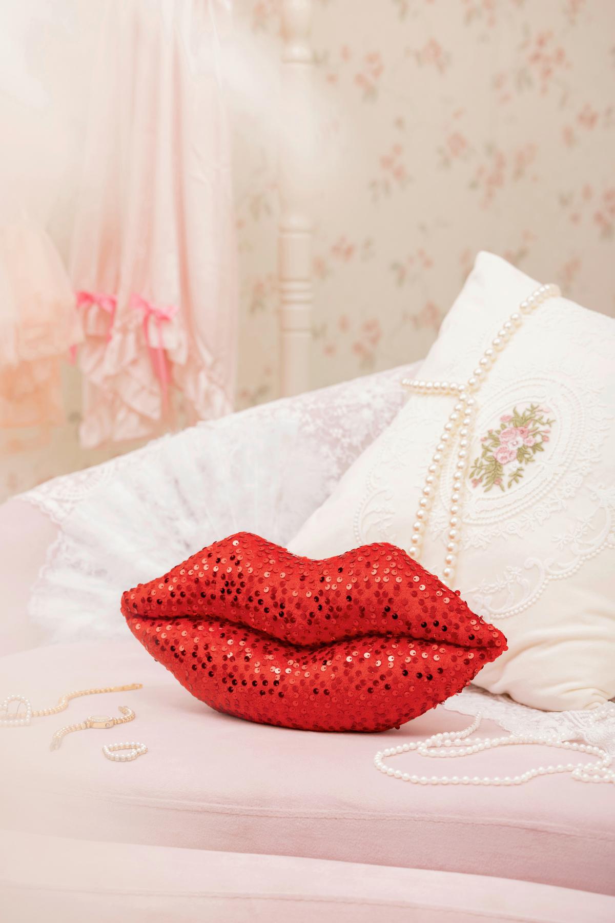 Skulptur Lia - Rot, KONVENTIONELL, Kunststoff/Textil (34/7/18cm) - Luca Bessoni