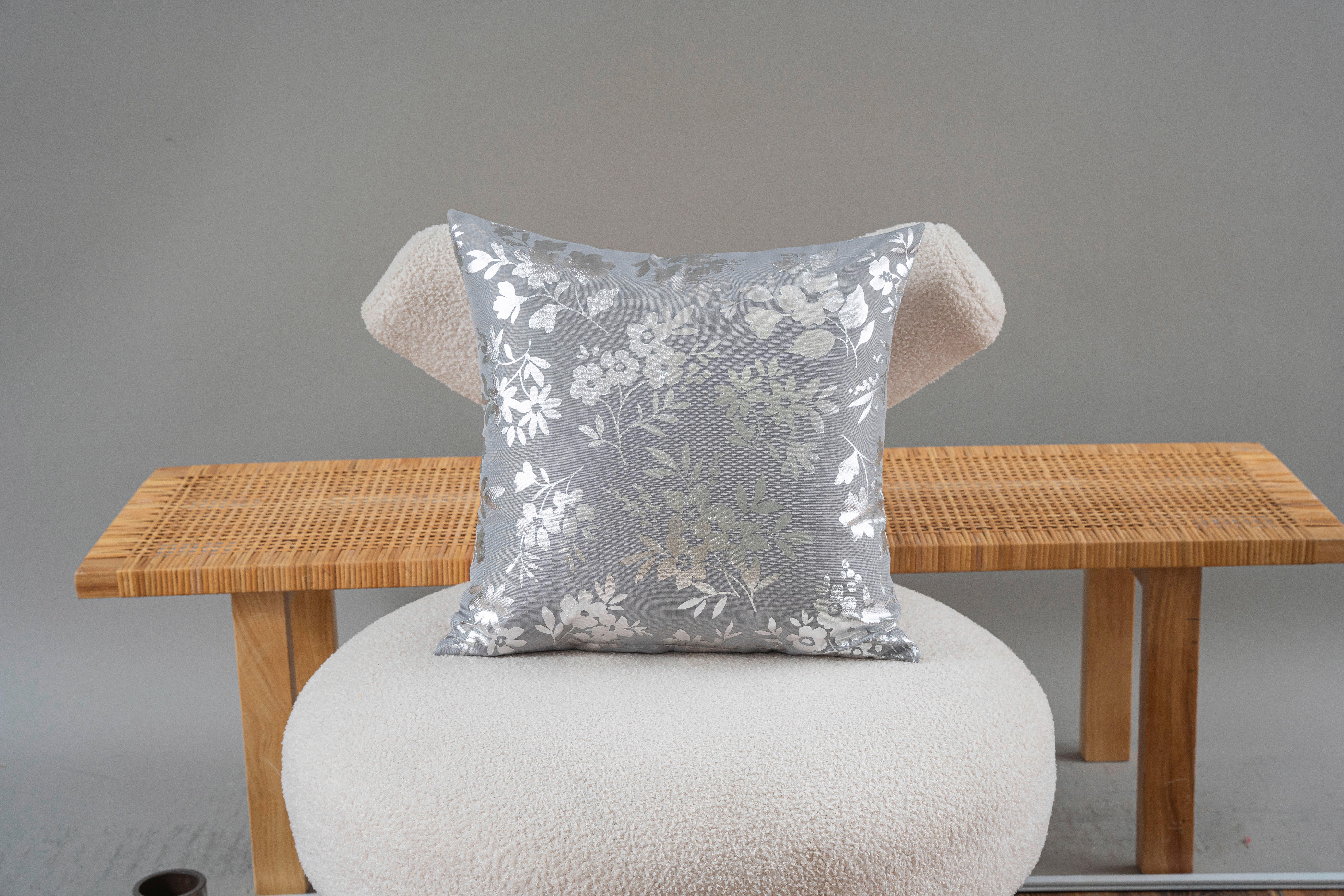 Zierkissen Josefa - Silberfarben, ROMANTIK / LANDHAUS, Textil (45/45cm) - James Wood