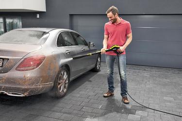 Auto mit dem Hochdruckreiniger reinigen Auto mit dem Hochdruckreiniger saubermachen