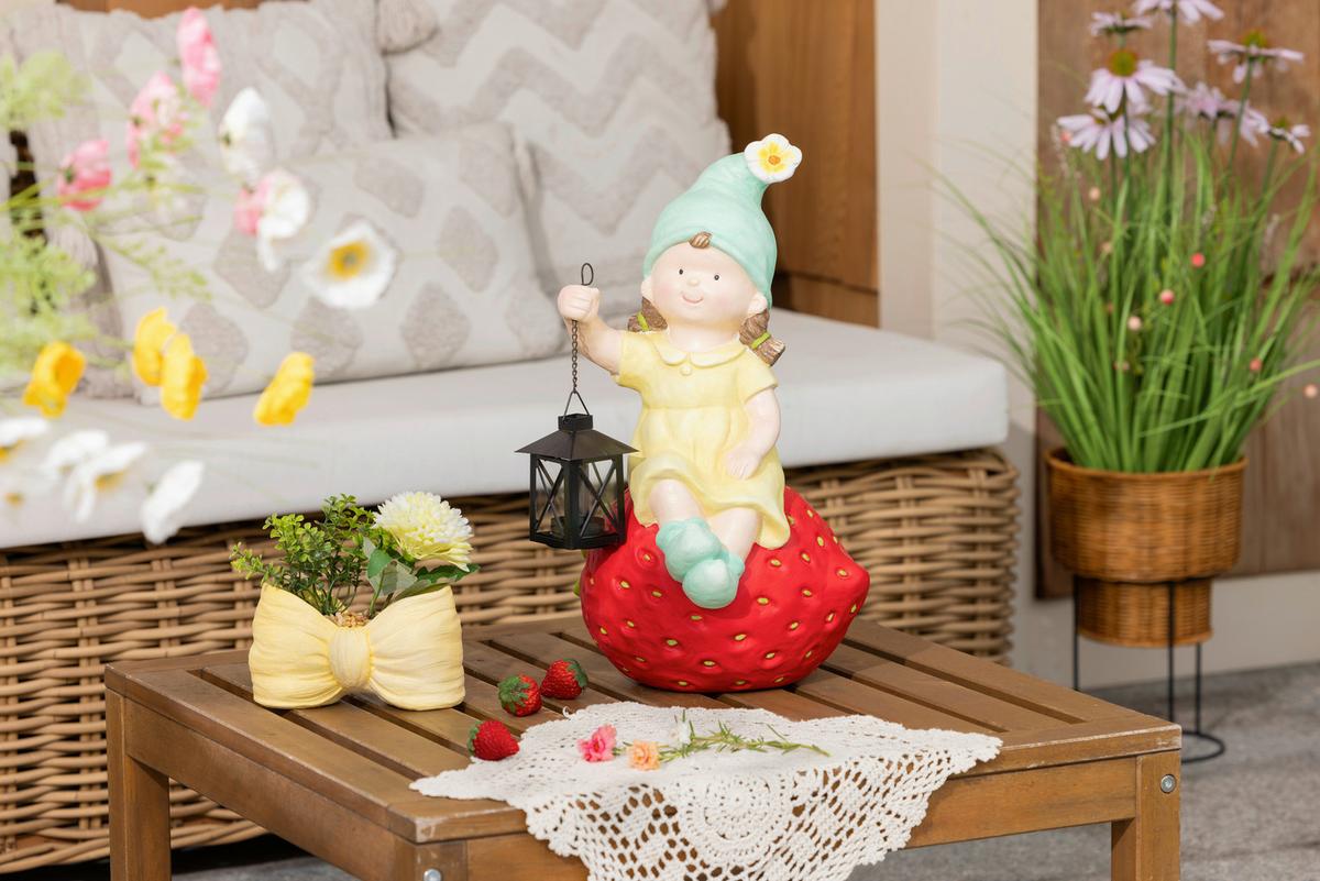 Dekofigur Kind Elisa - Gelb/Rot, KONVENTIONELL, Kunststoff (27,5/23,5/43cm) - Luca Bessoni