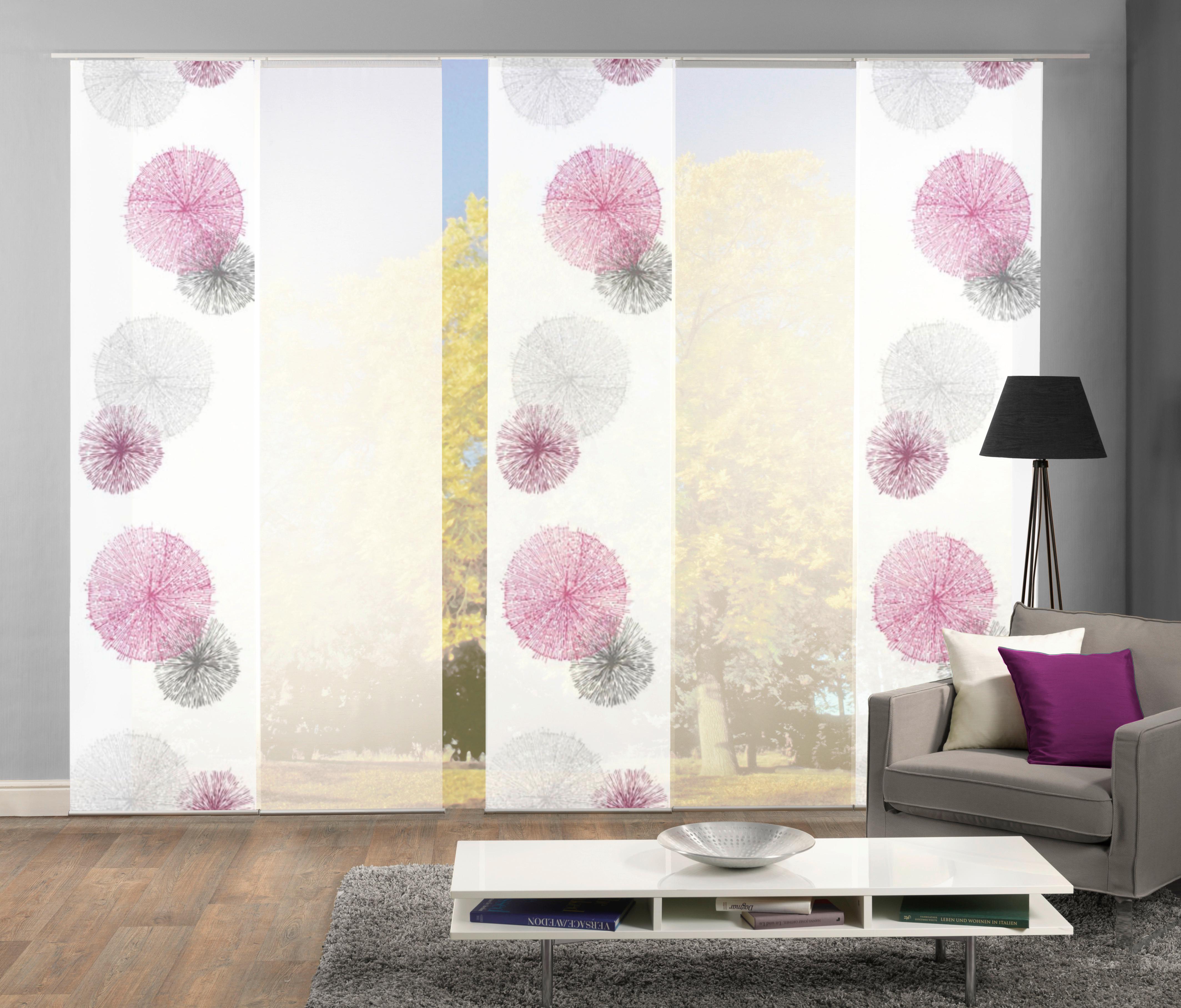 Flächenvorhang mit fünf Schiebevorhängen