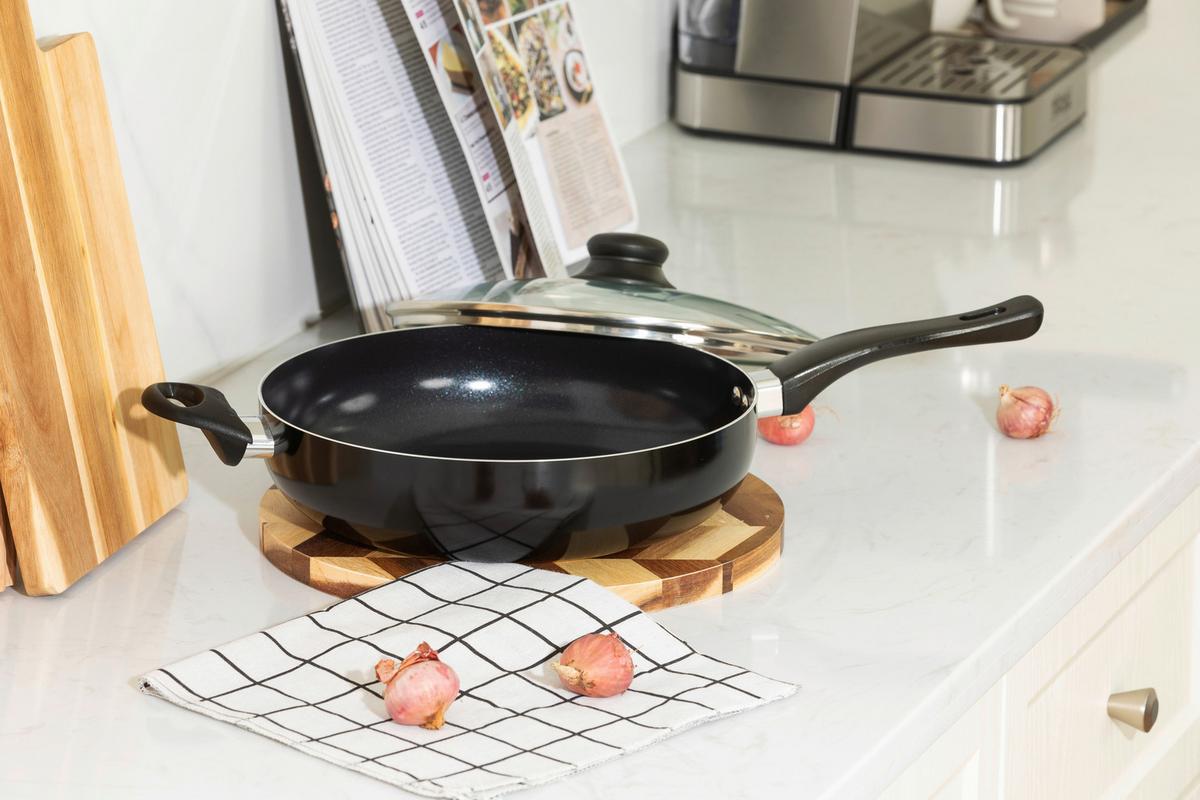 Bratpfanne Marina DxH: ca. 28x7 cm Aluminium mit Deckel - Klar/Schwarz, KONVENTIONELL, Glas/Kunststoff (28/7cm) - Luca Bessoni