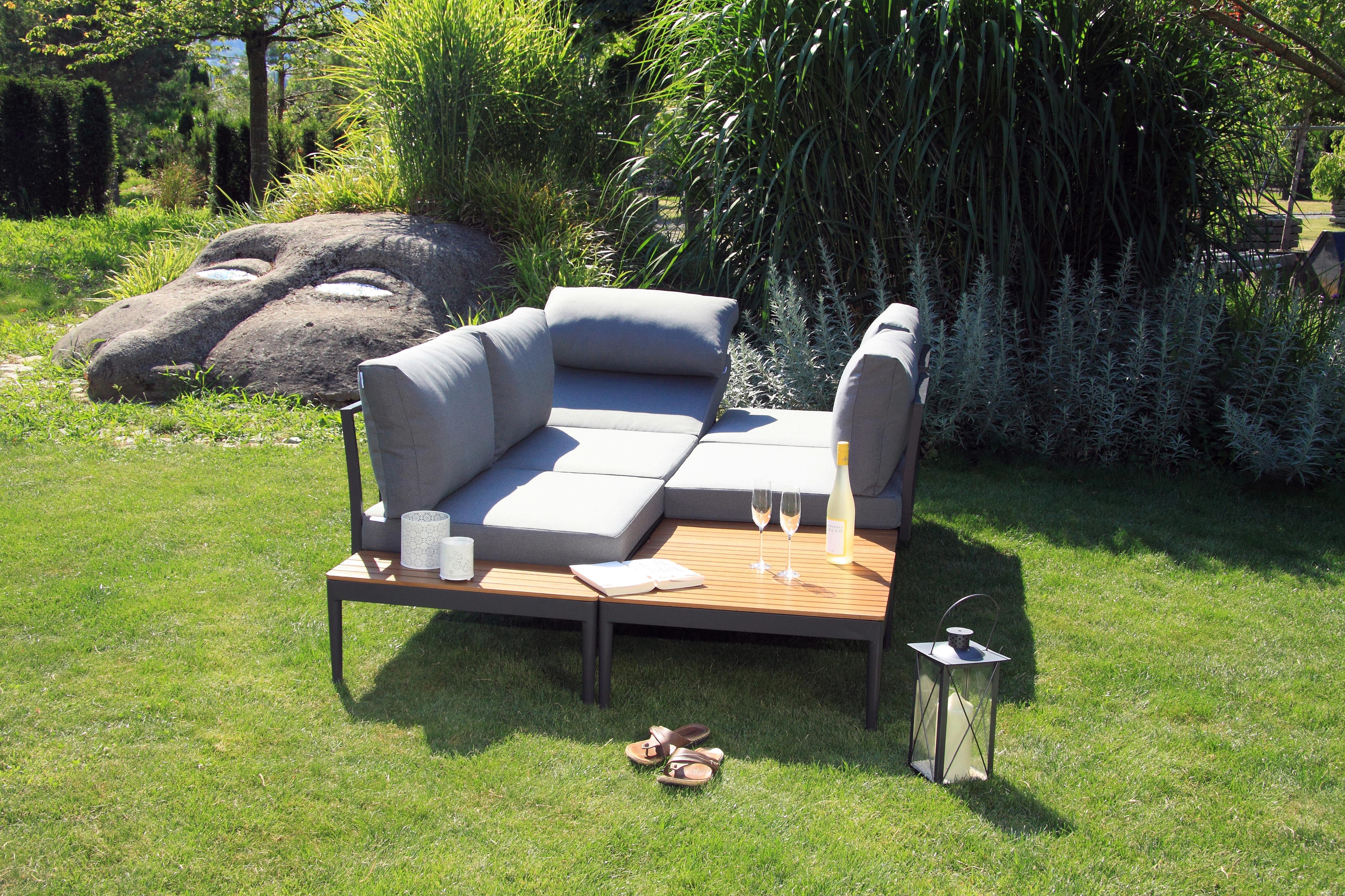 Loungegarnitur aus Aluminium und Akazie mit Sitzauflagen und Rückenkissen